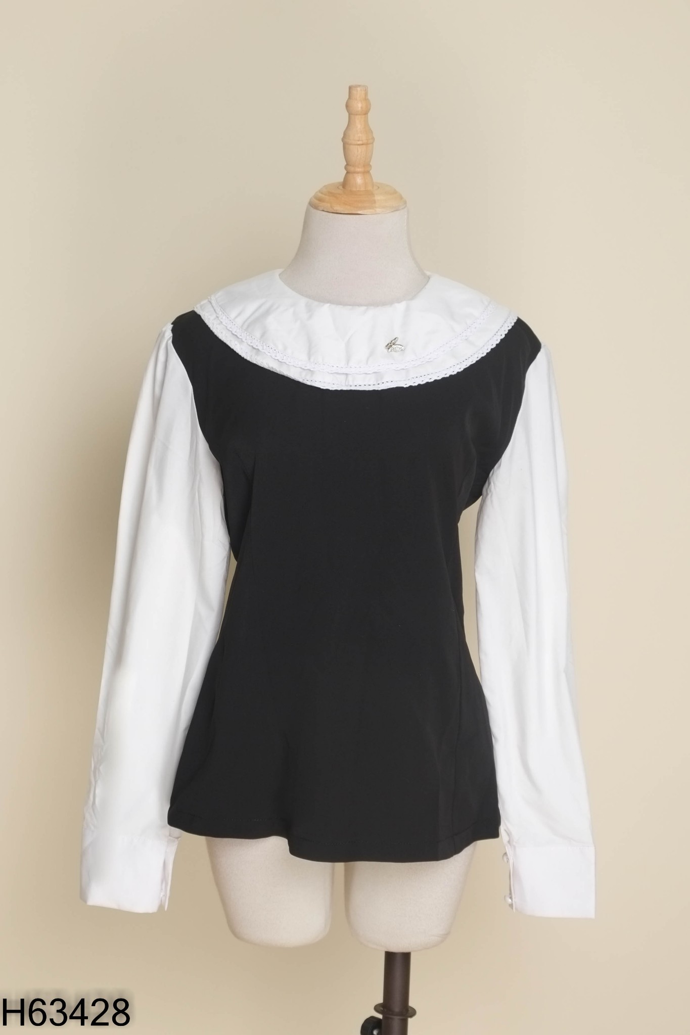 Áo OUTFIT đen viền trắng
