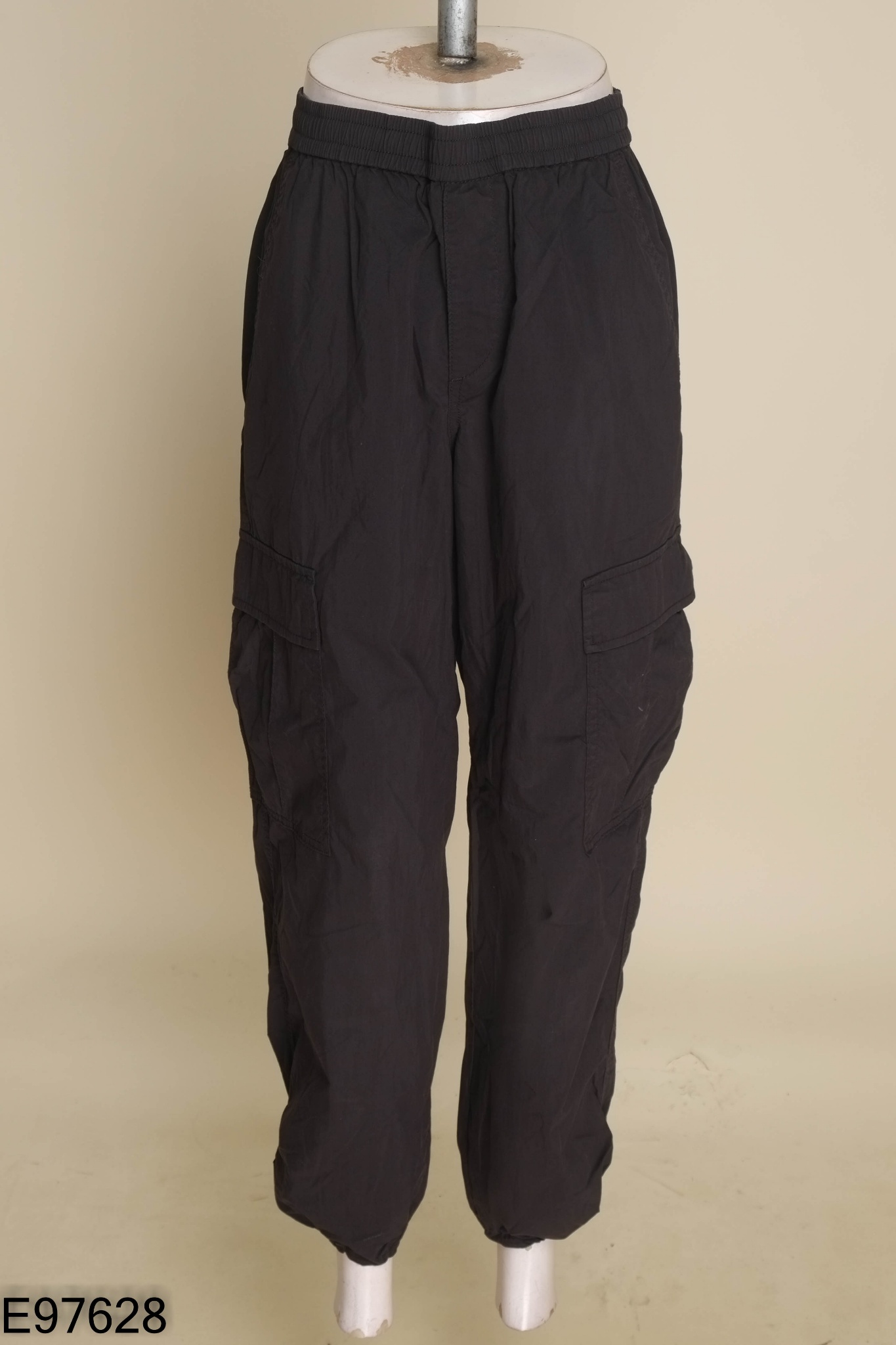 Quần UNIQLO kaki đen bo chun