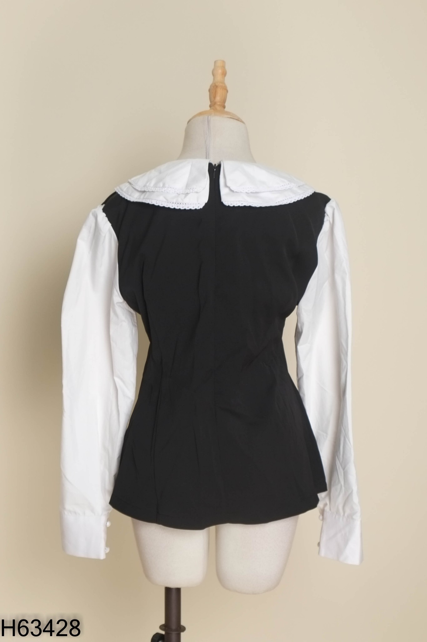Áo OUTFIT đen viền trắng