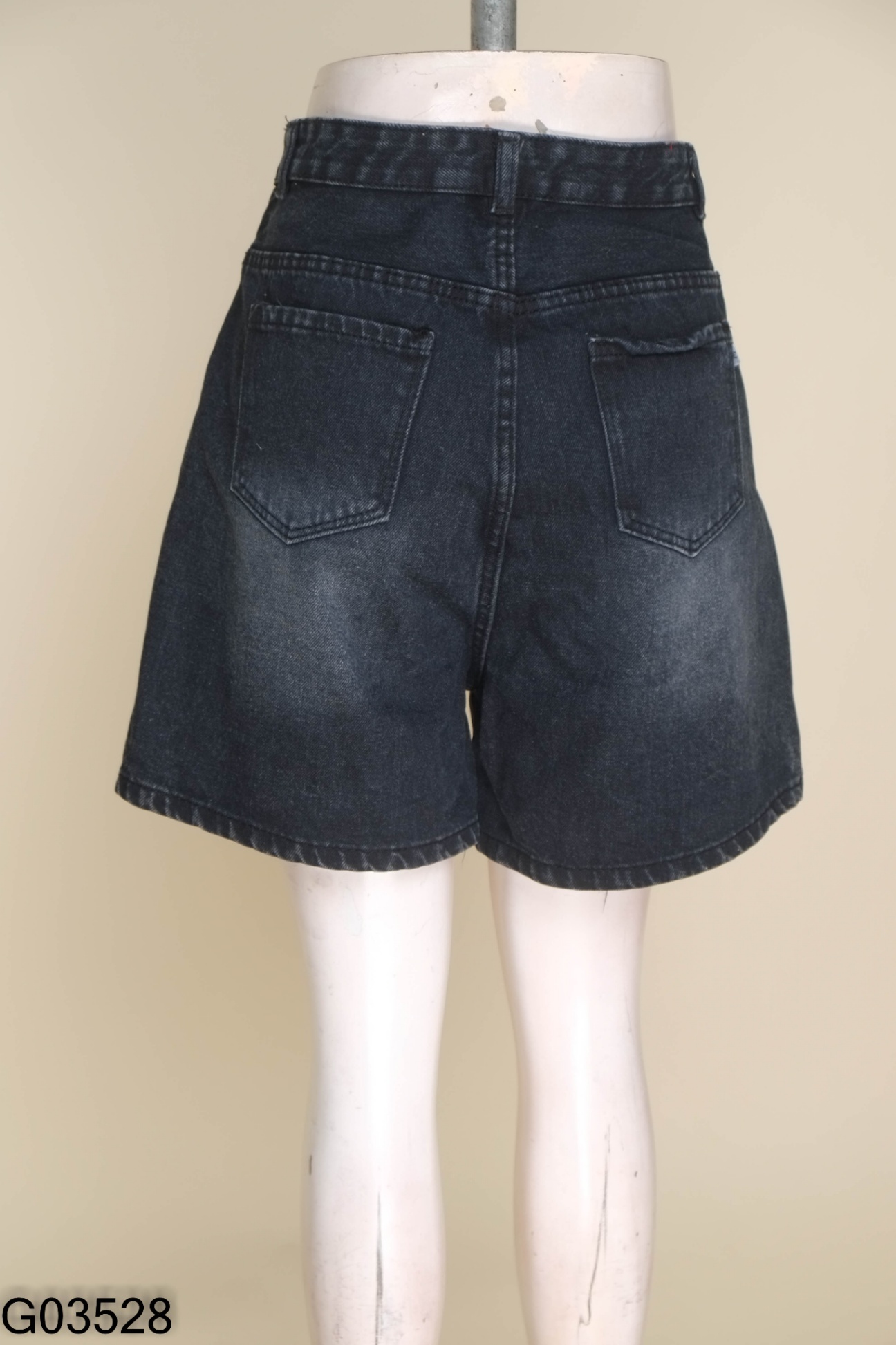 Quần short jean đen