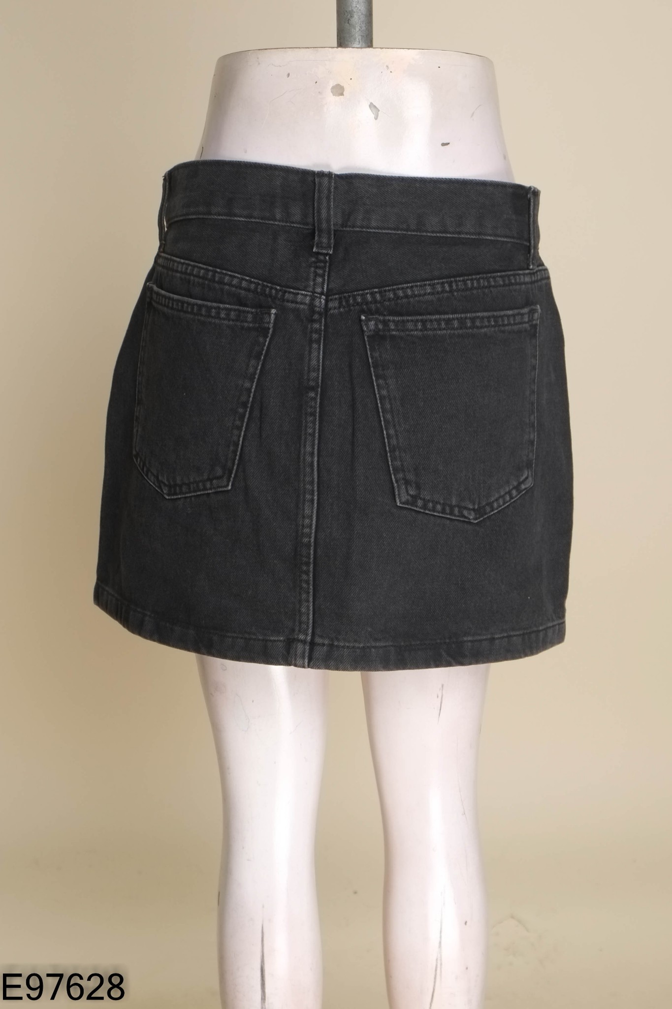 Chân váy MANGO jeans đen xám