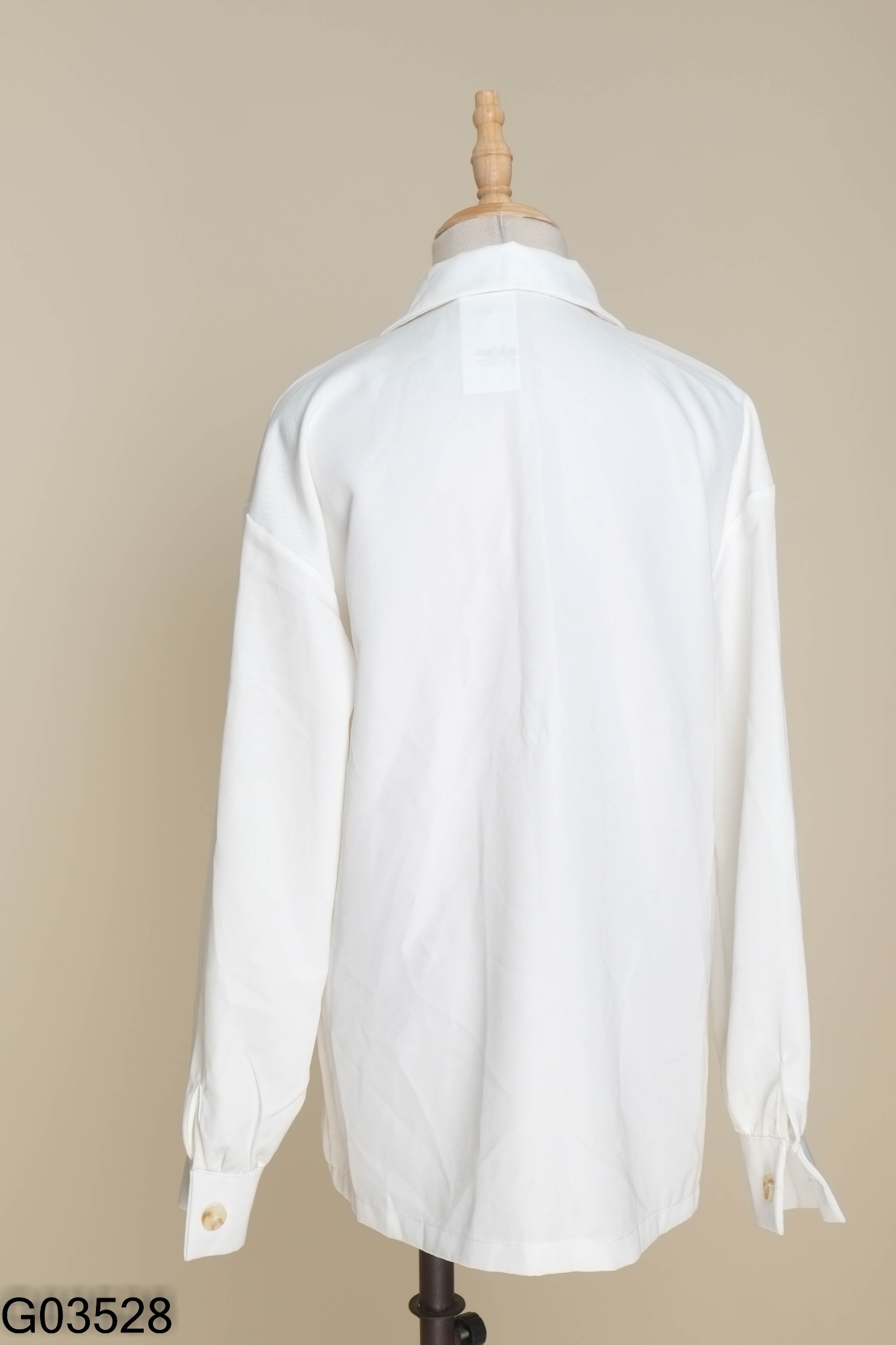 Áo khoác vest trắng phối cúc be