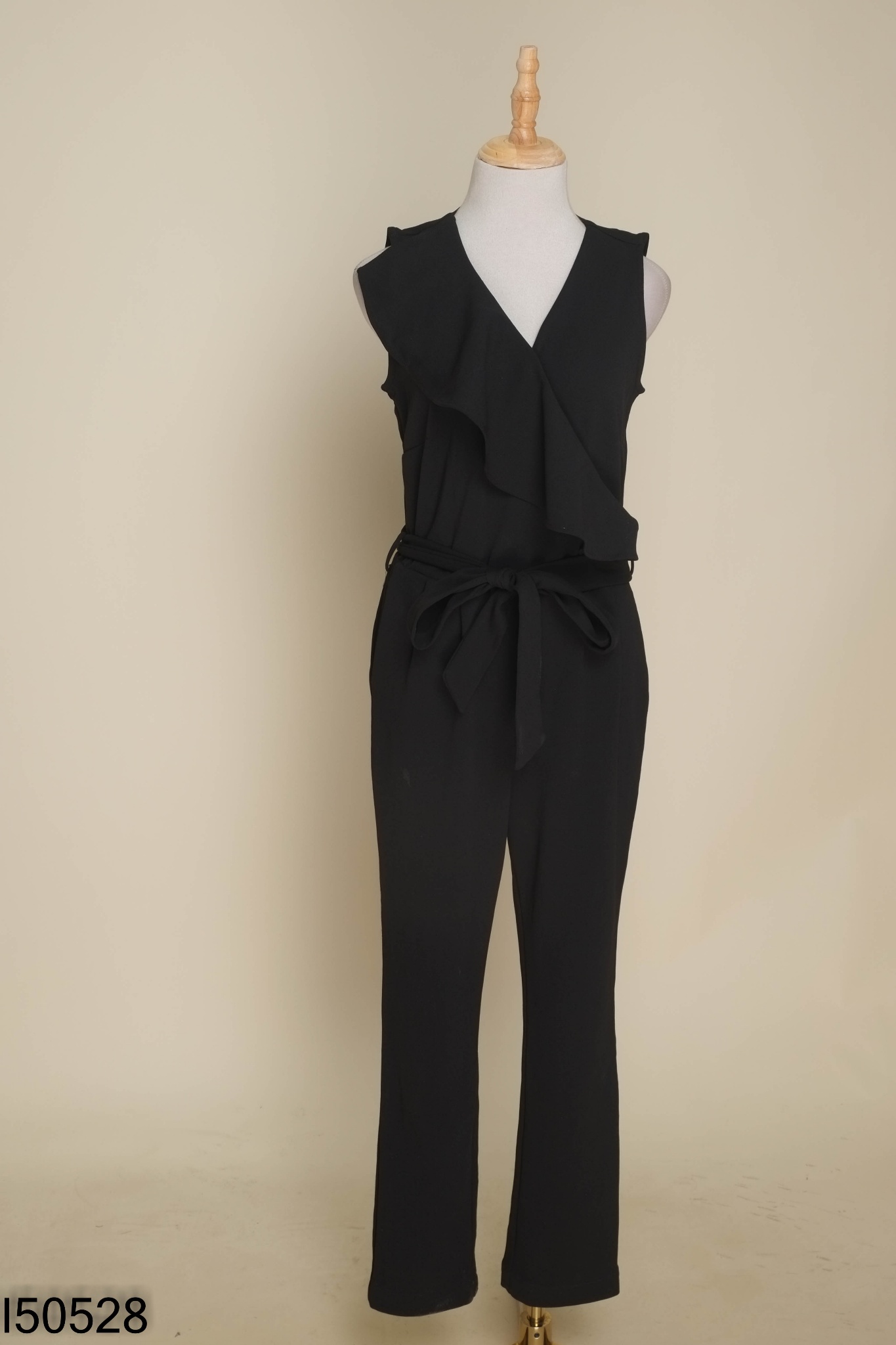Jumpsuit đen trơn sát nách
