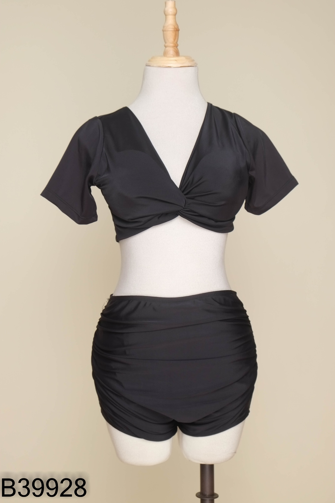 Set bikini đen áo xoắn ngực