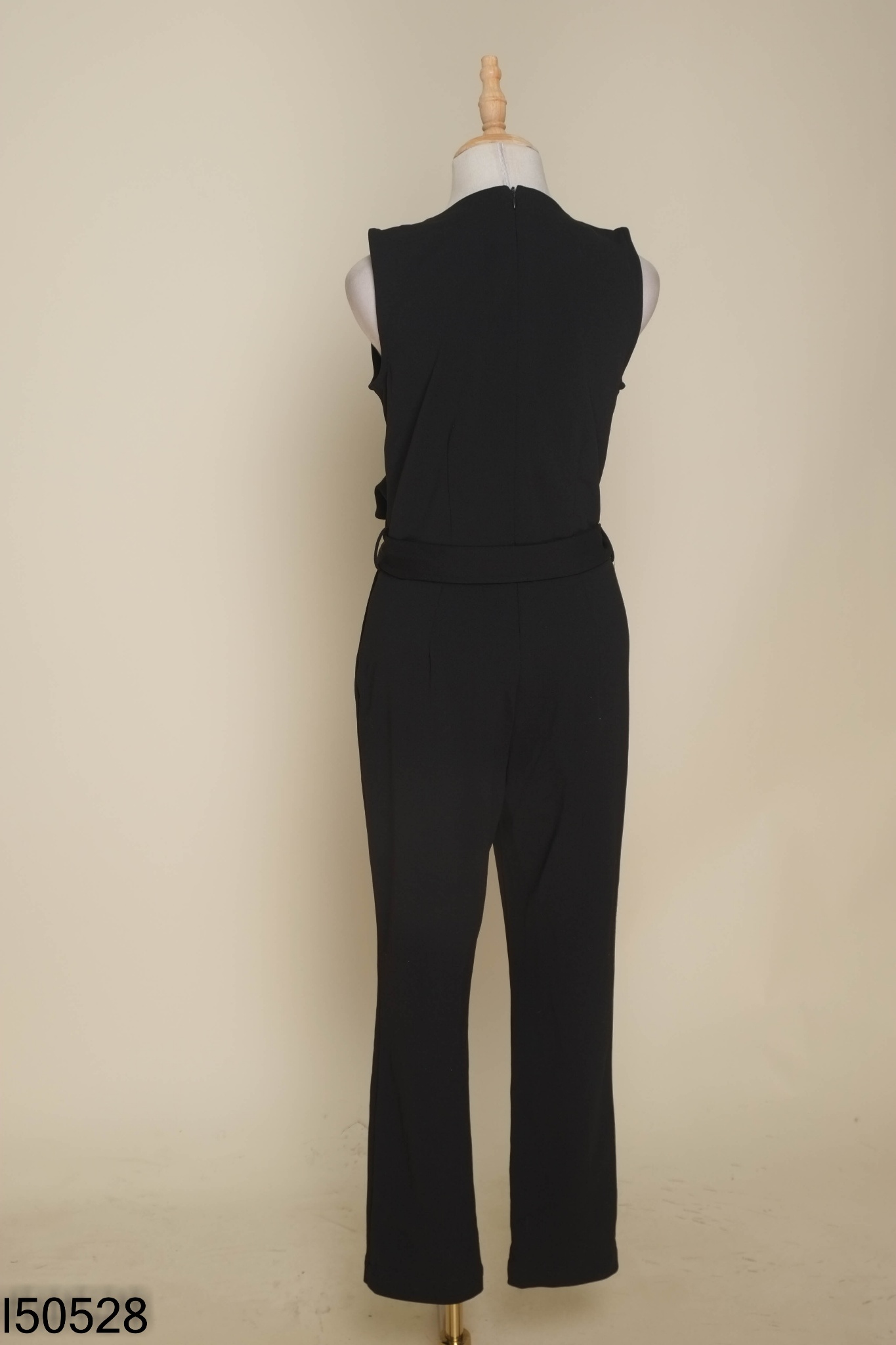 Jumpsuit đen trơn sát nách