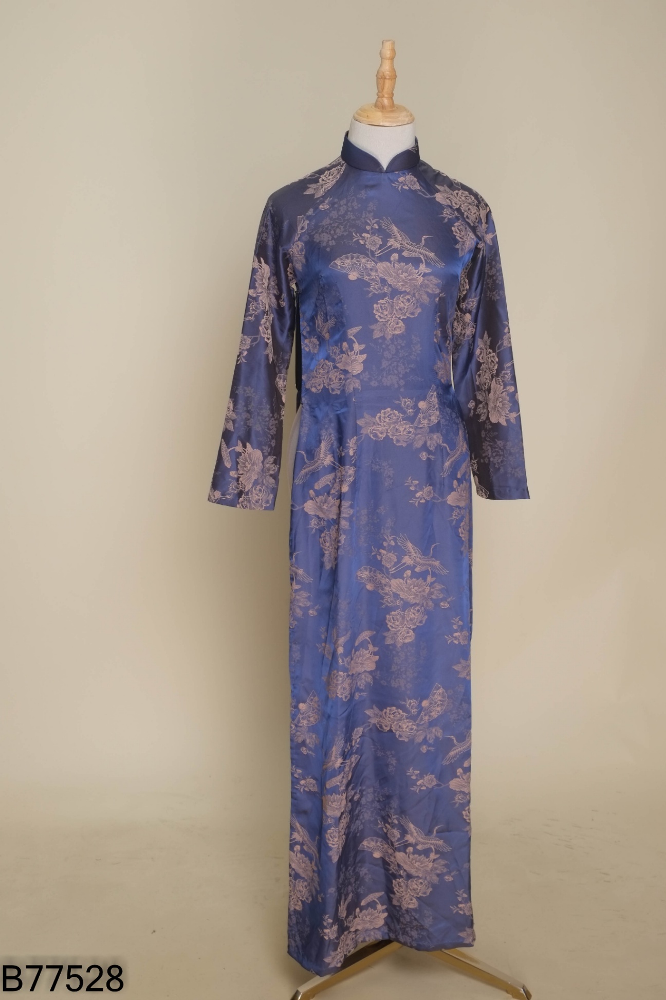 Áo dài xanh họa tiết