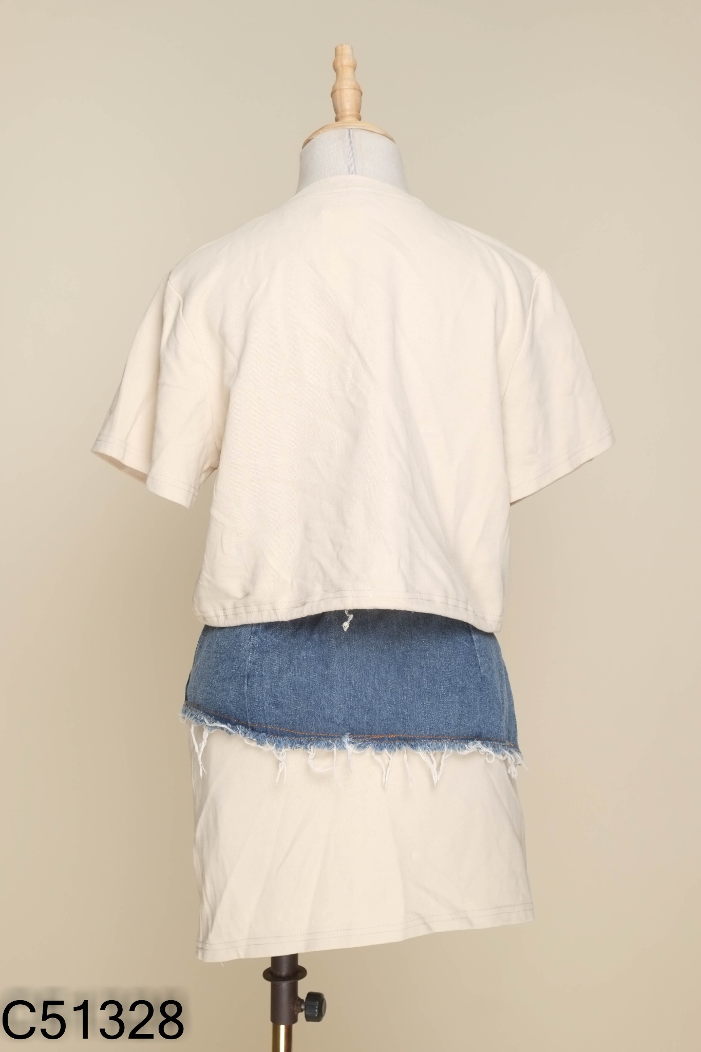 Set Áo be phối jeans xanh + chân váy