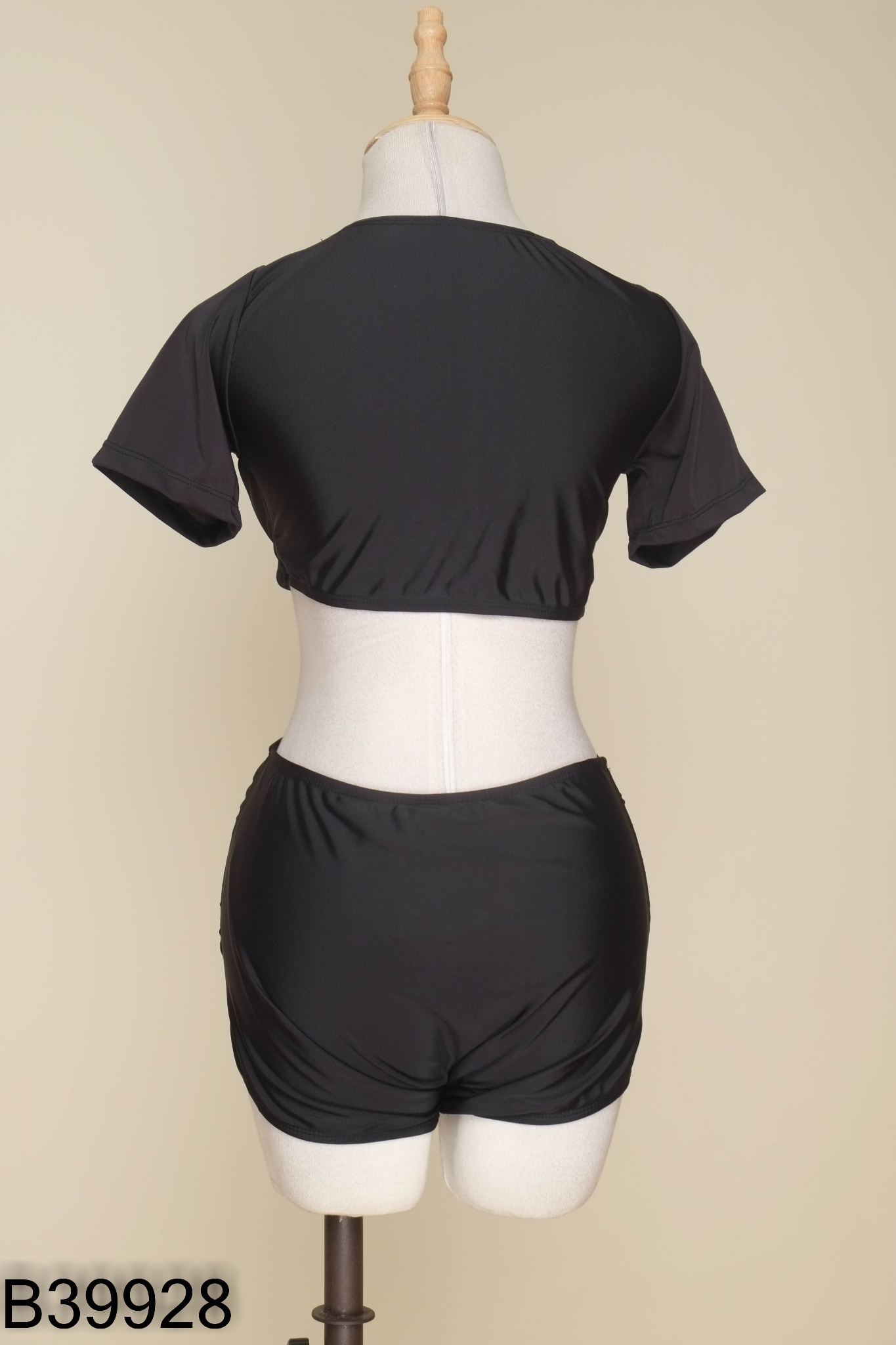 Set bikini đen áo xoắn ngực