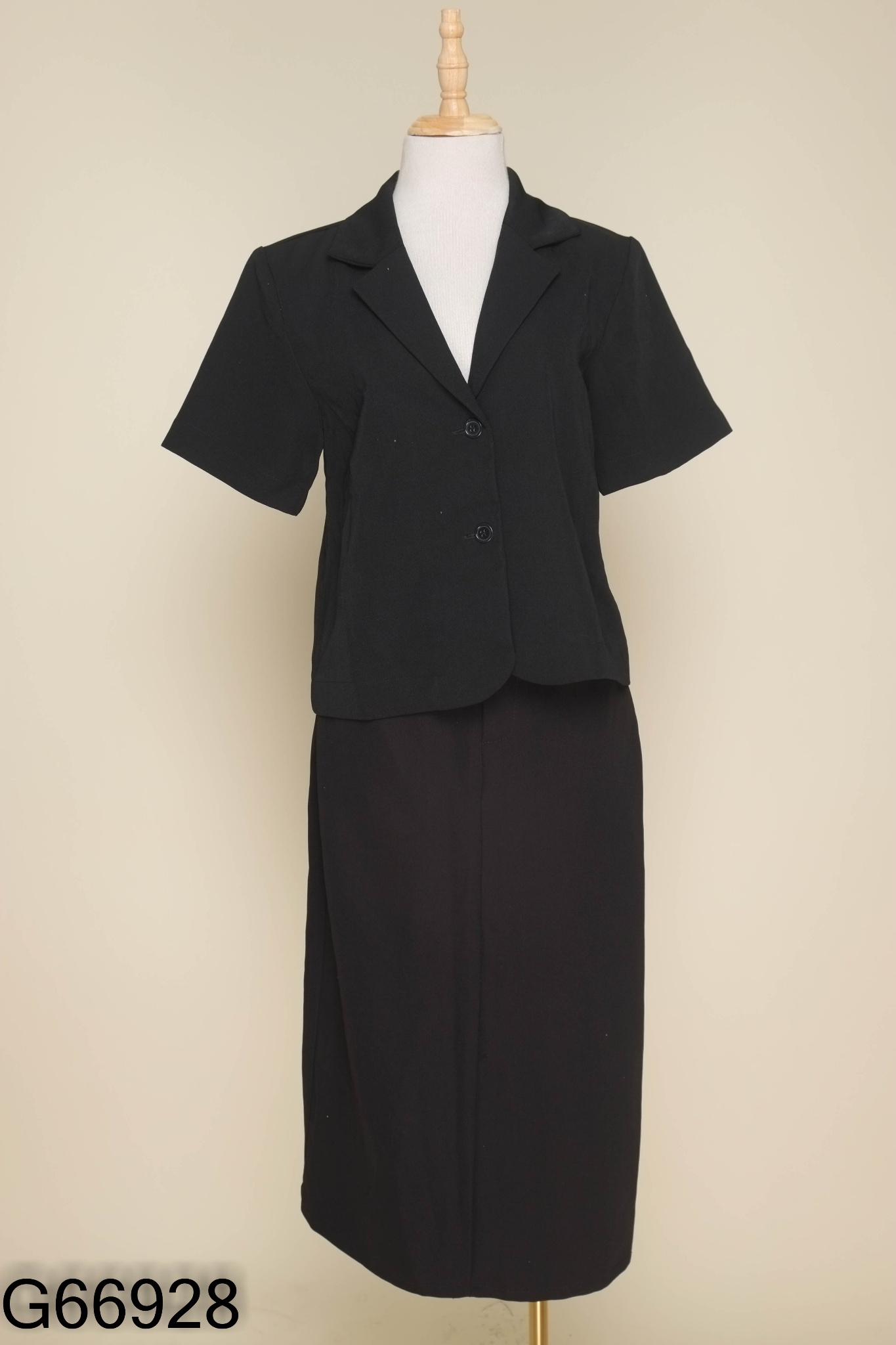 Set đen áo cổ vest + chân váy