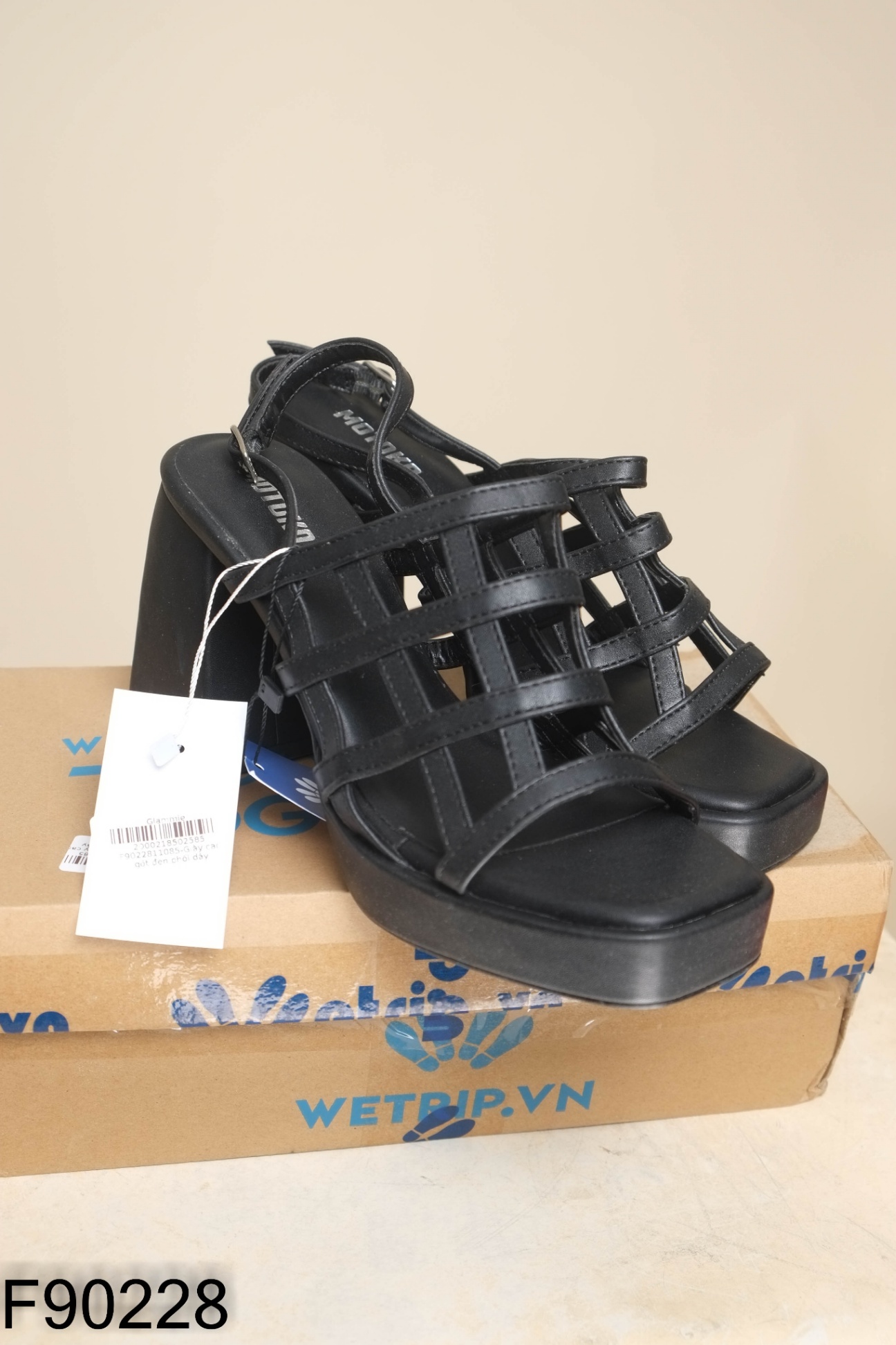 Giày cao gót đen phối dây 10P