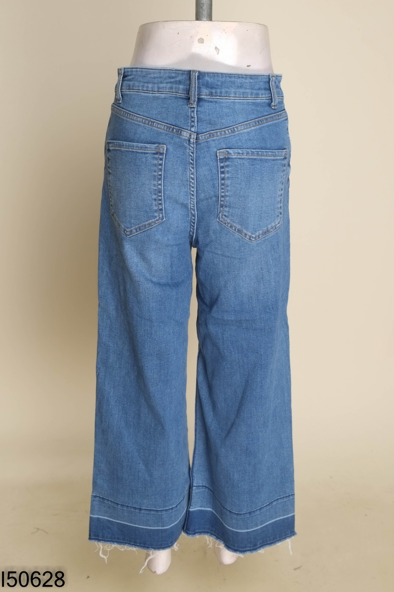 Quần jeans HM xanh cắt gấu