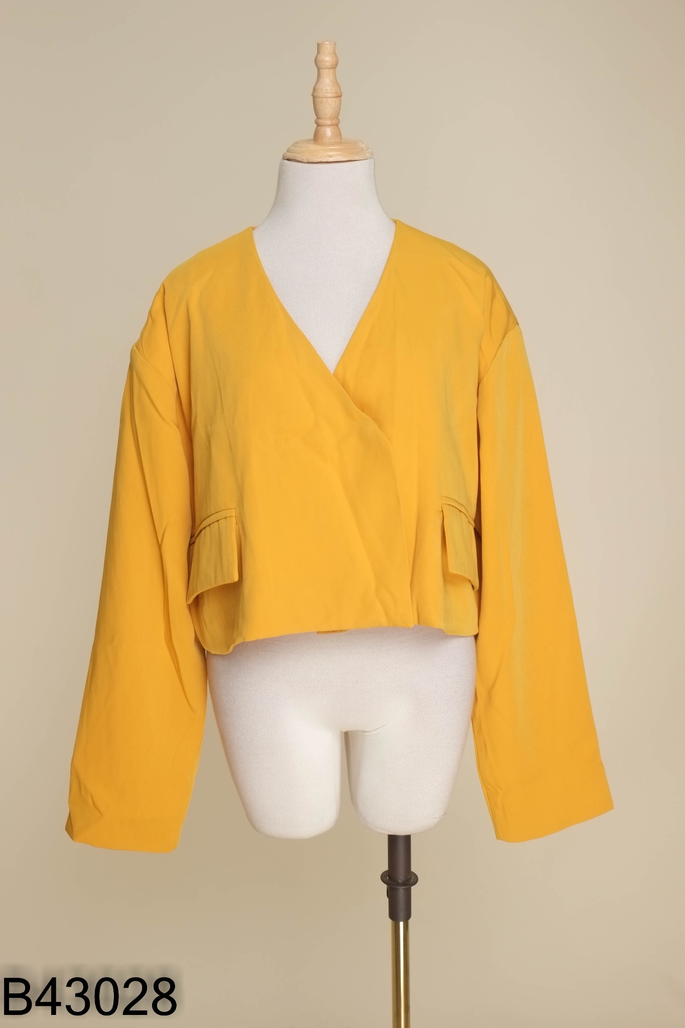 Áo vàng dáng vest