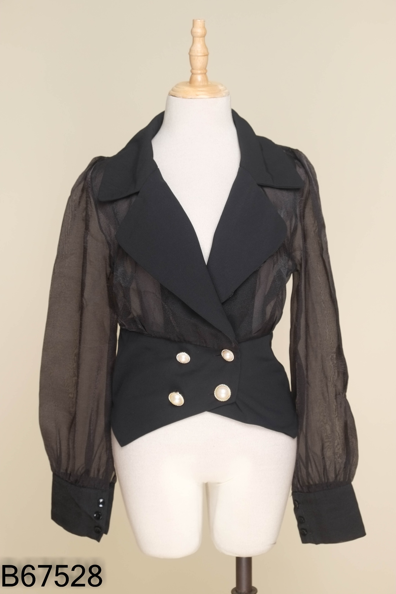 Áo đen cổ vest cúc ngọc