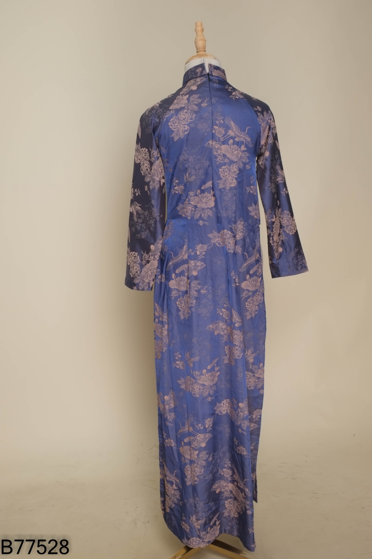 Áo dài xanh họa tiết