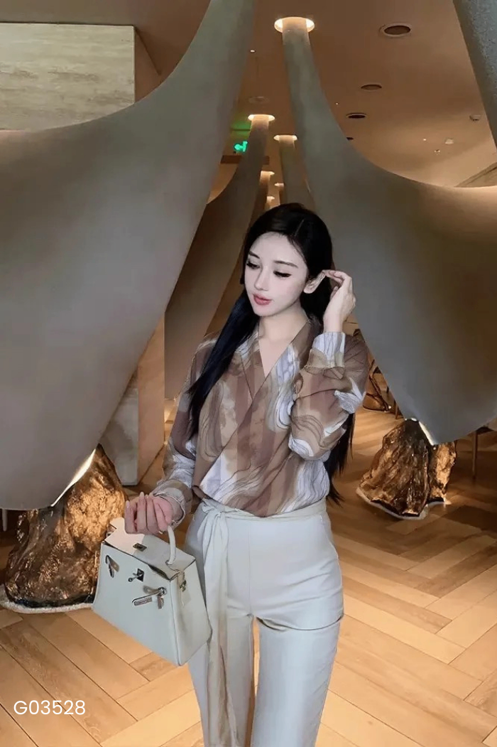 Áo kiểu be phối xanh dúm eo