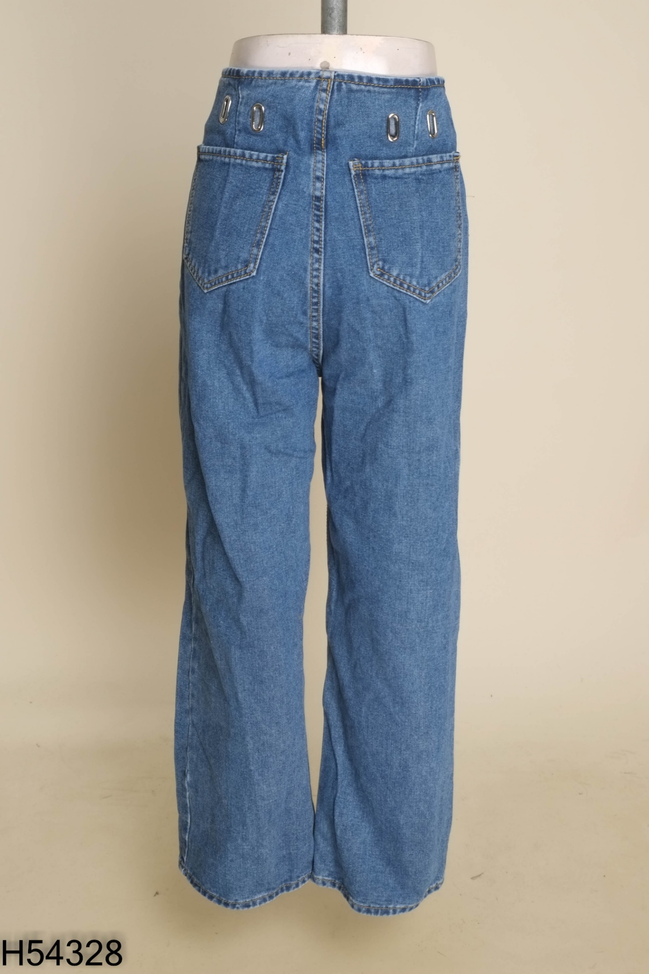 Quần jeans xanh phối túi