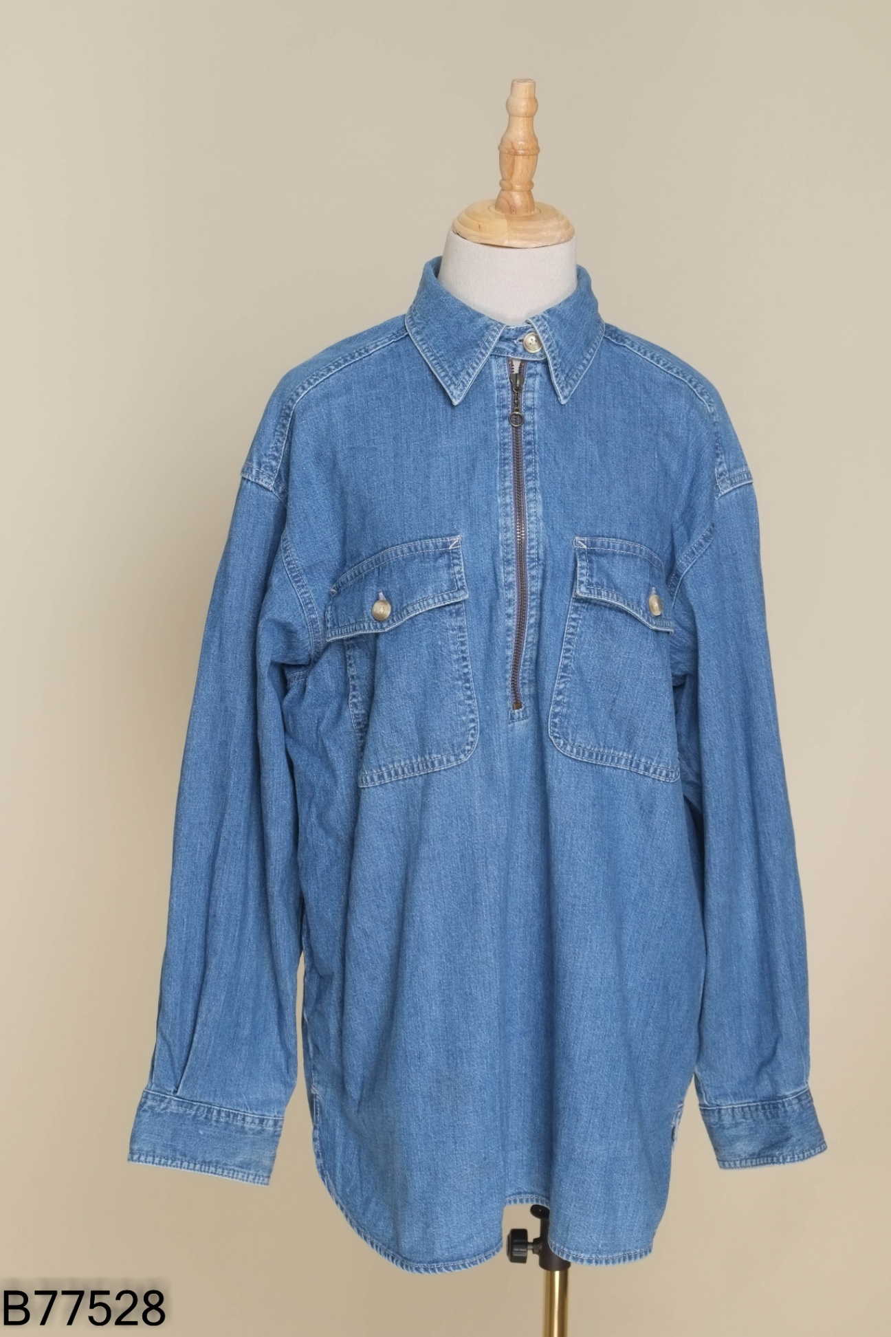Áo jeans xanh cổ bẻ kéo khóa