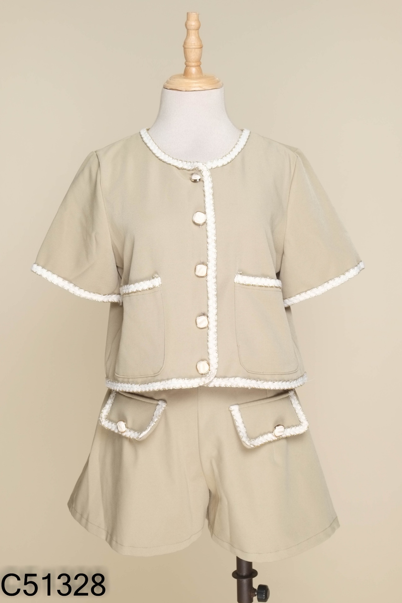 Set Áo xanh cúc ngọc+ quần shorts