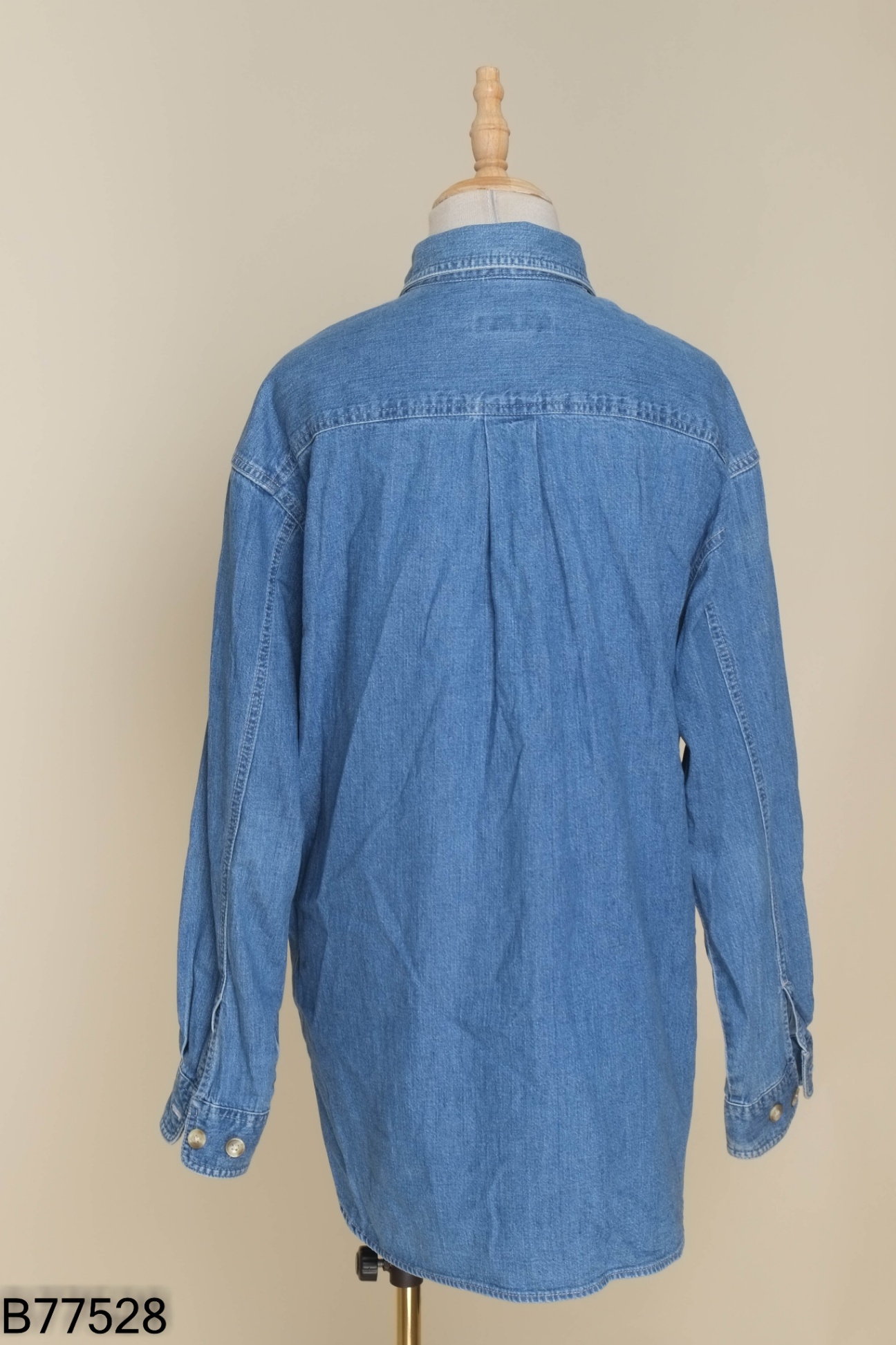 Áo jeans xanh cổ bẻ kéo khóa