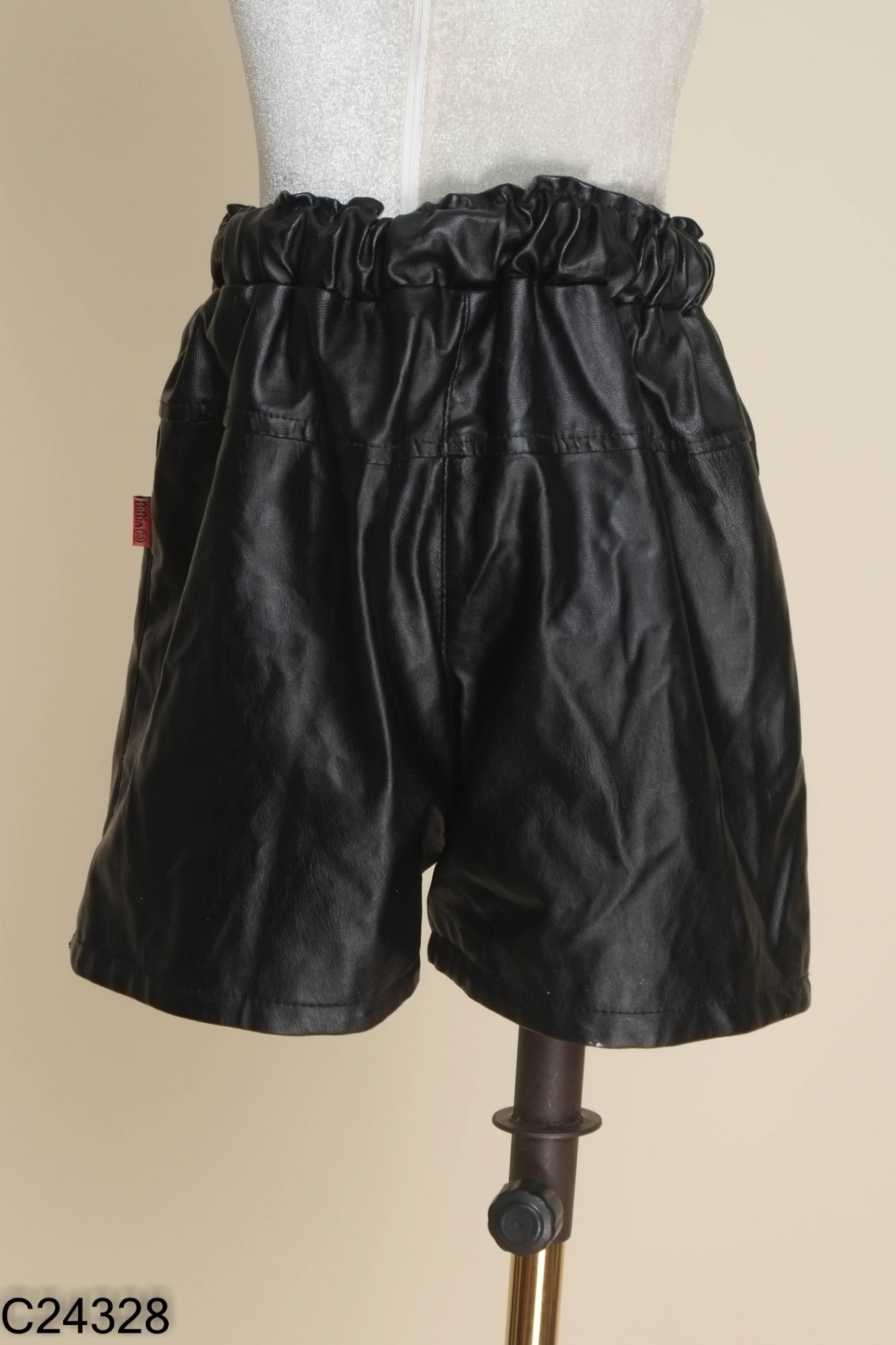Quần shorts da đen KIDS