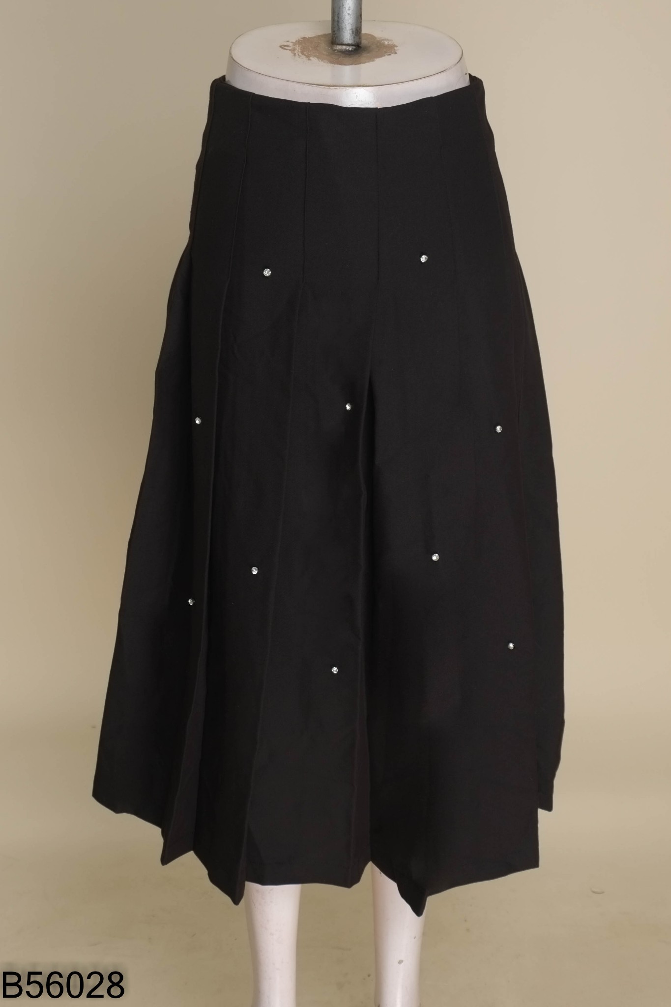 Chân váy đen JANG CLOSET đính đá