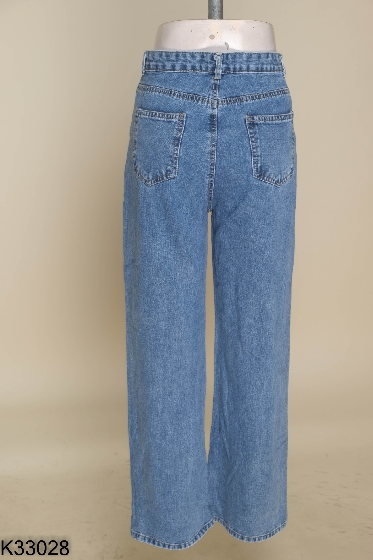 Quần jeans xanh trơn