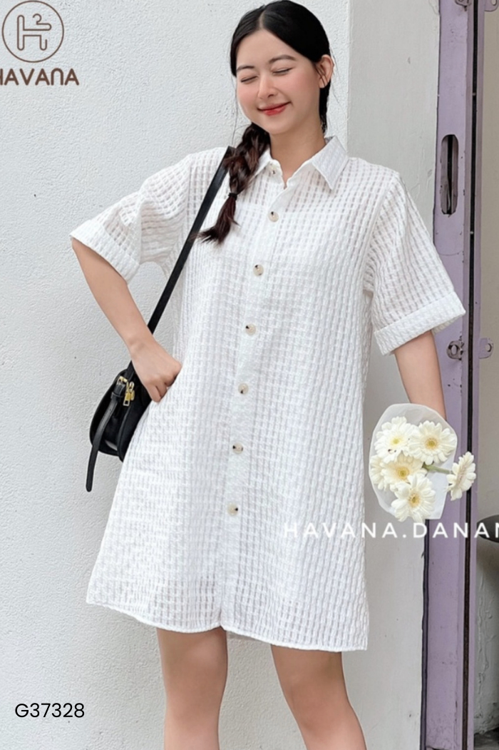 Váy voan trắng kèm váy hai dây trong