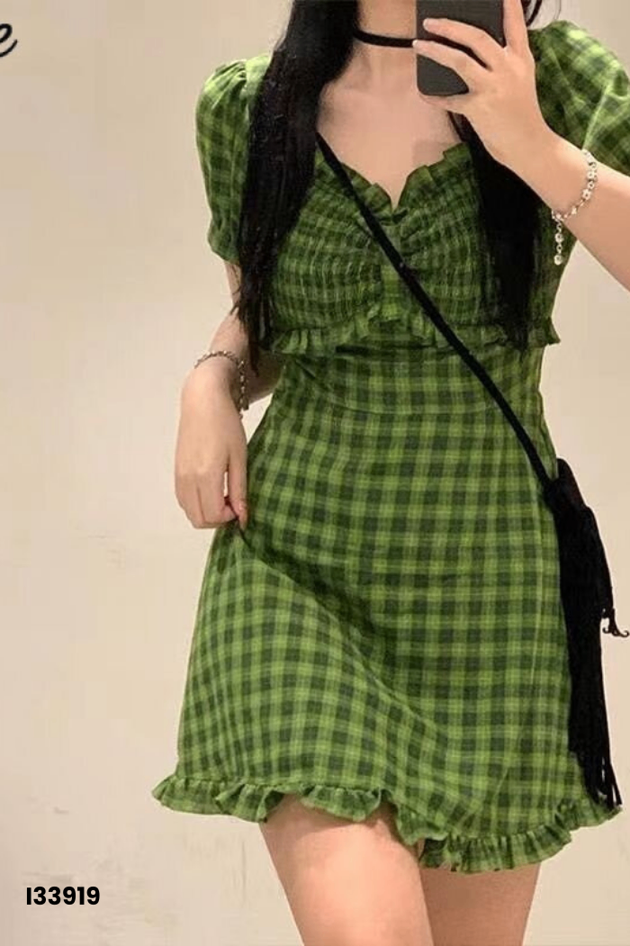 Váy xanh kẻ trắng