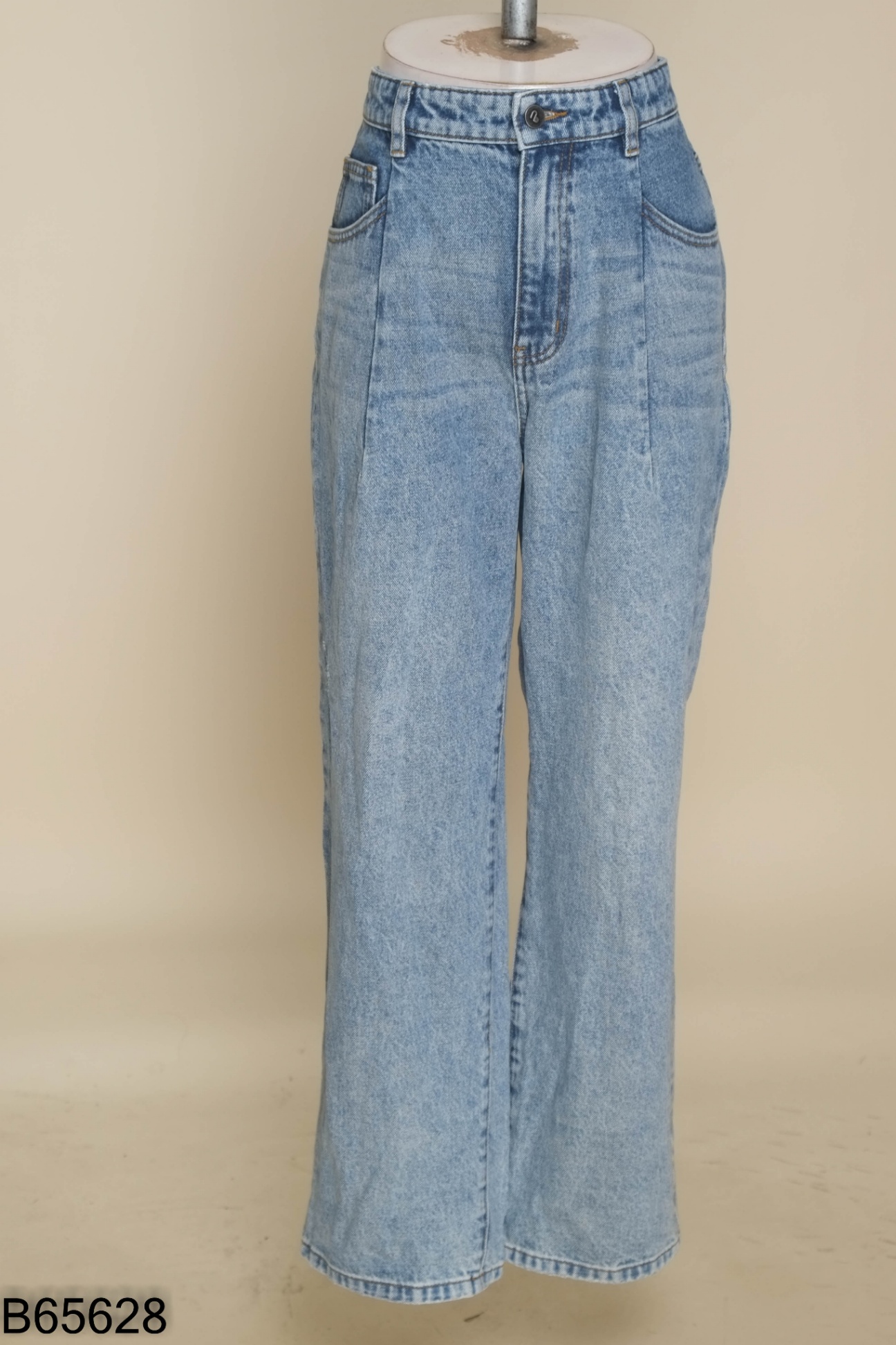 Quần jeans xanh trơn