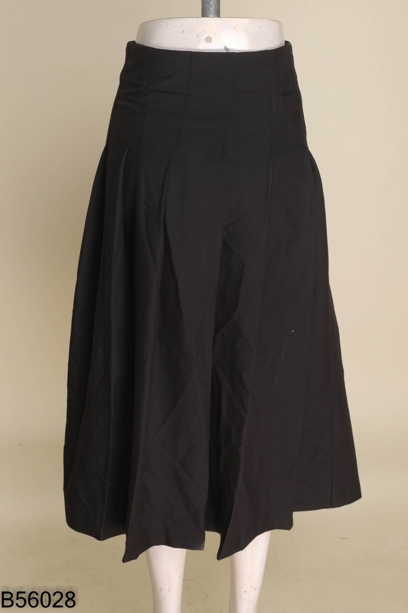 Chân váy đen JANG CLOSET đính đá