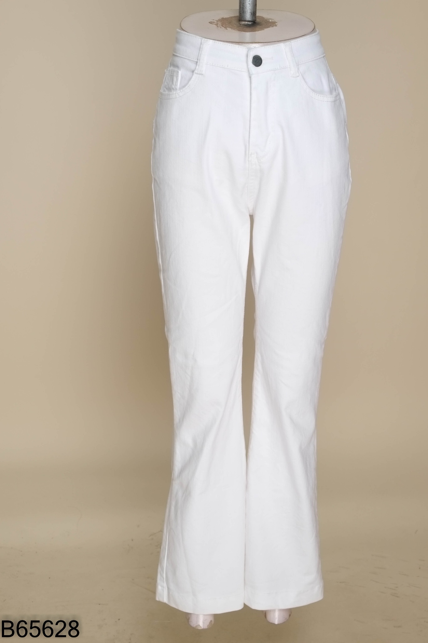 Quần jeans trắng dáng loe