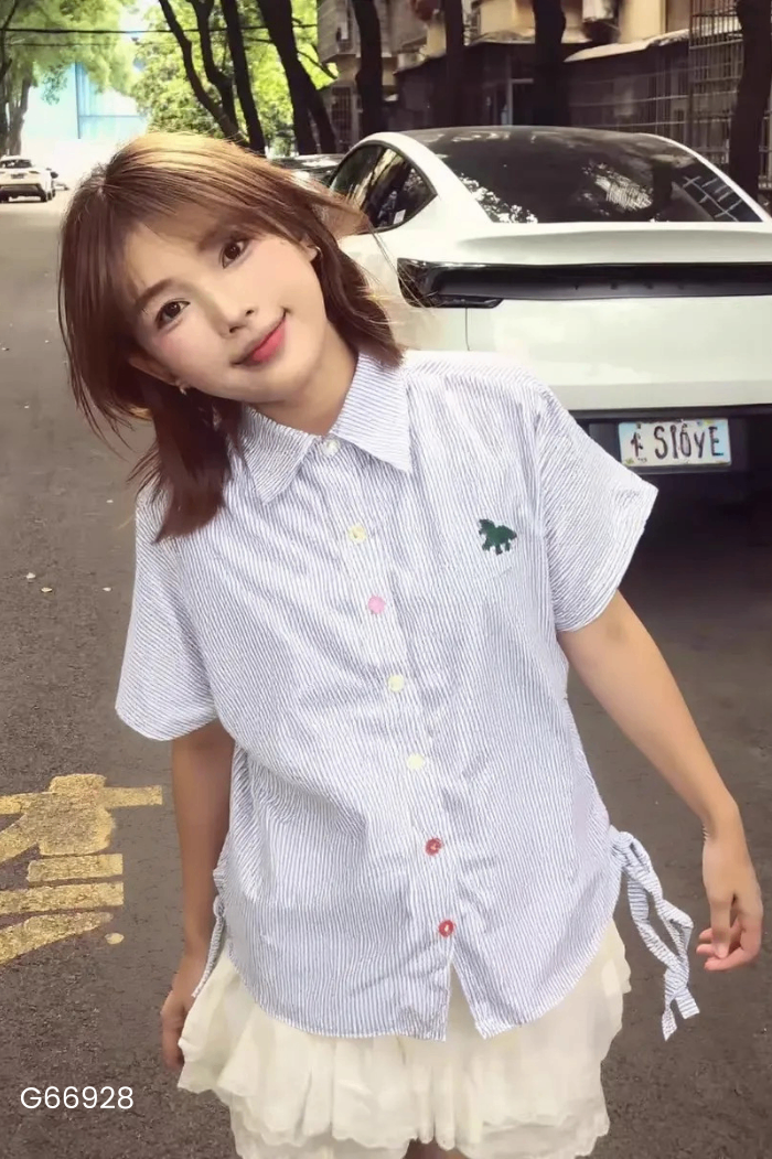 Áo sơ mi trắng sọc đen