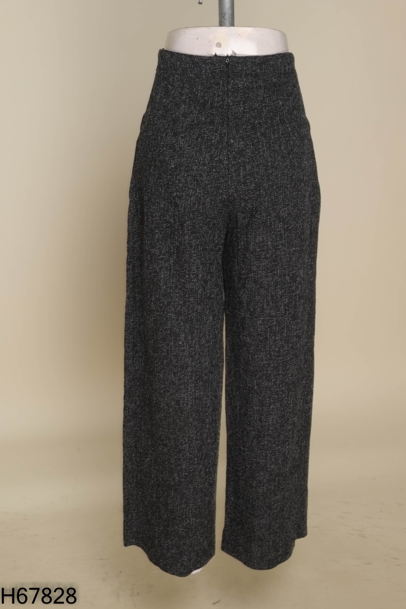Quần culottes đen tiêu phối khuy