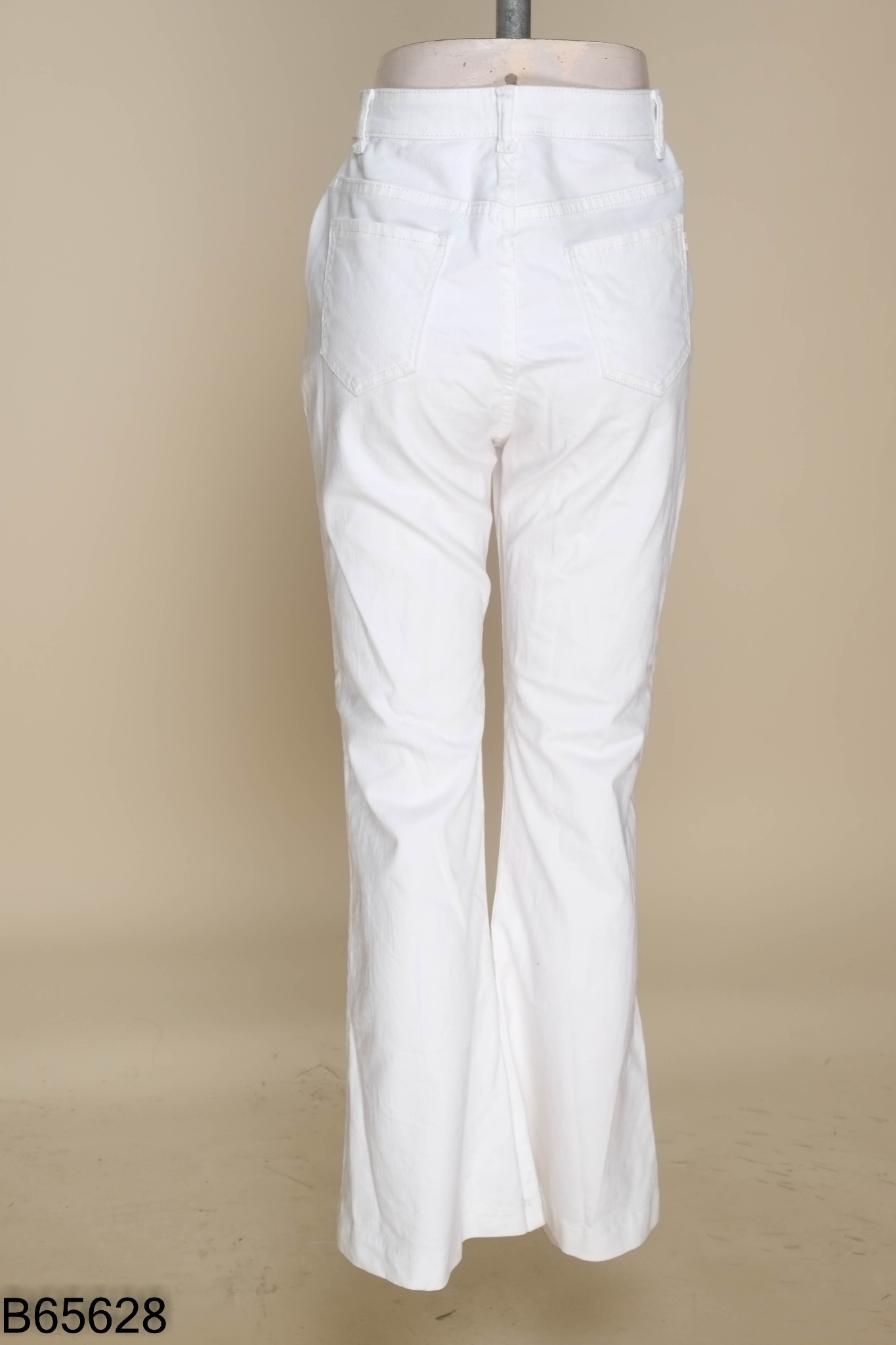 Quần jeans trắng dáng loe