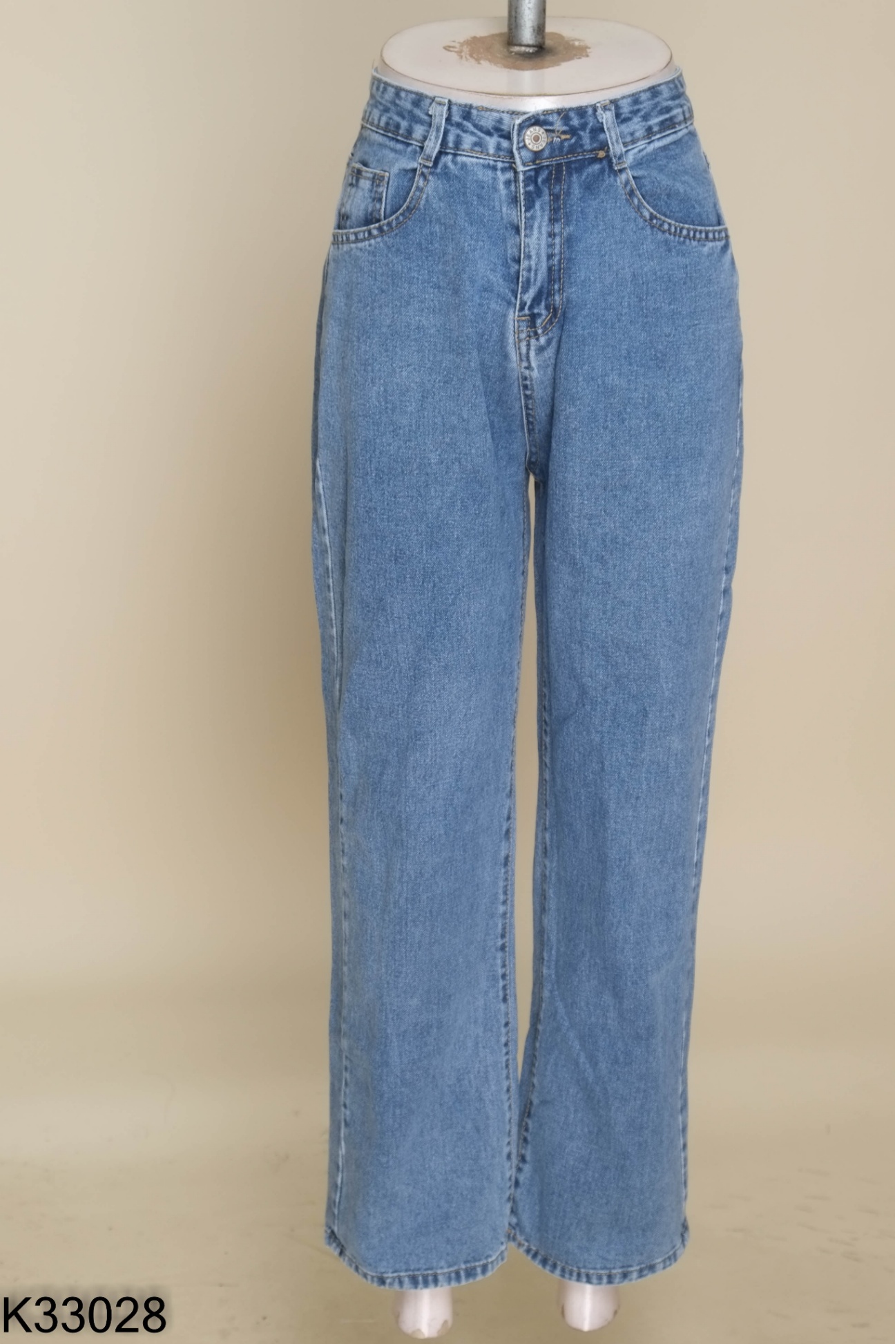 Quần jeans xanh trơn