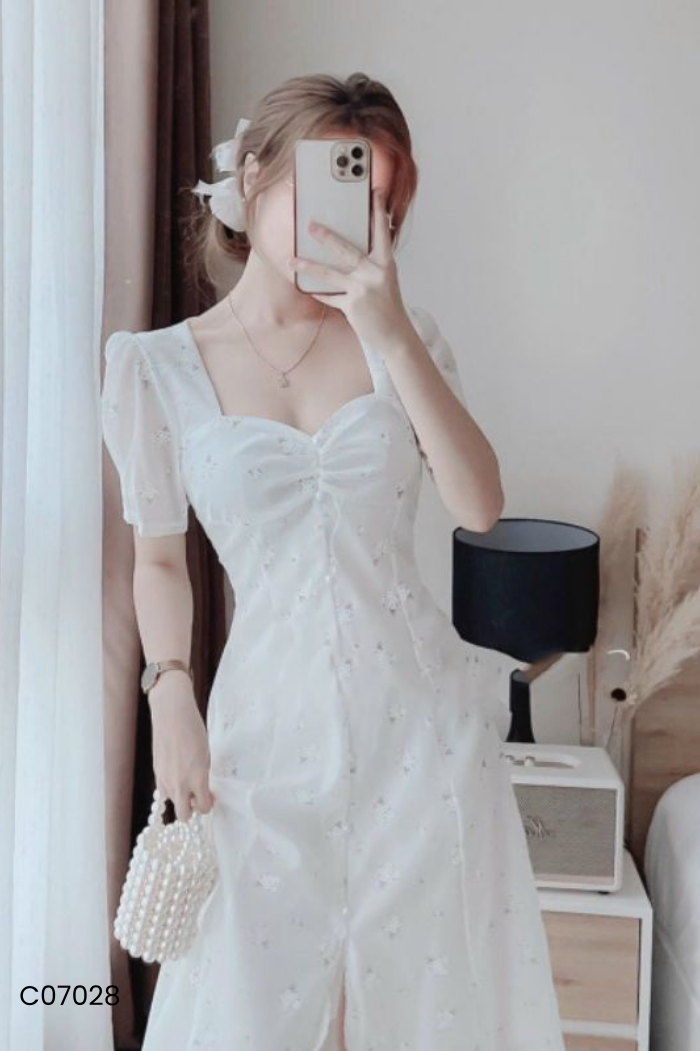 Váy voan trắng hoạ tiết hoa