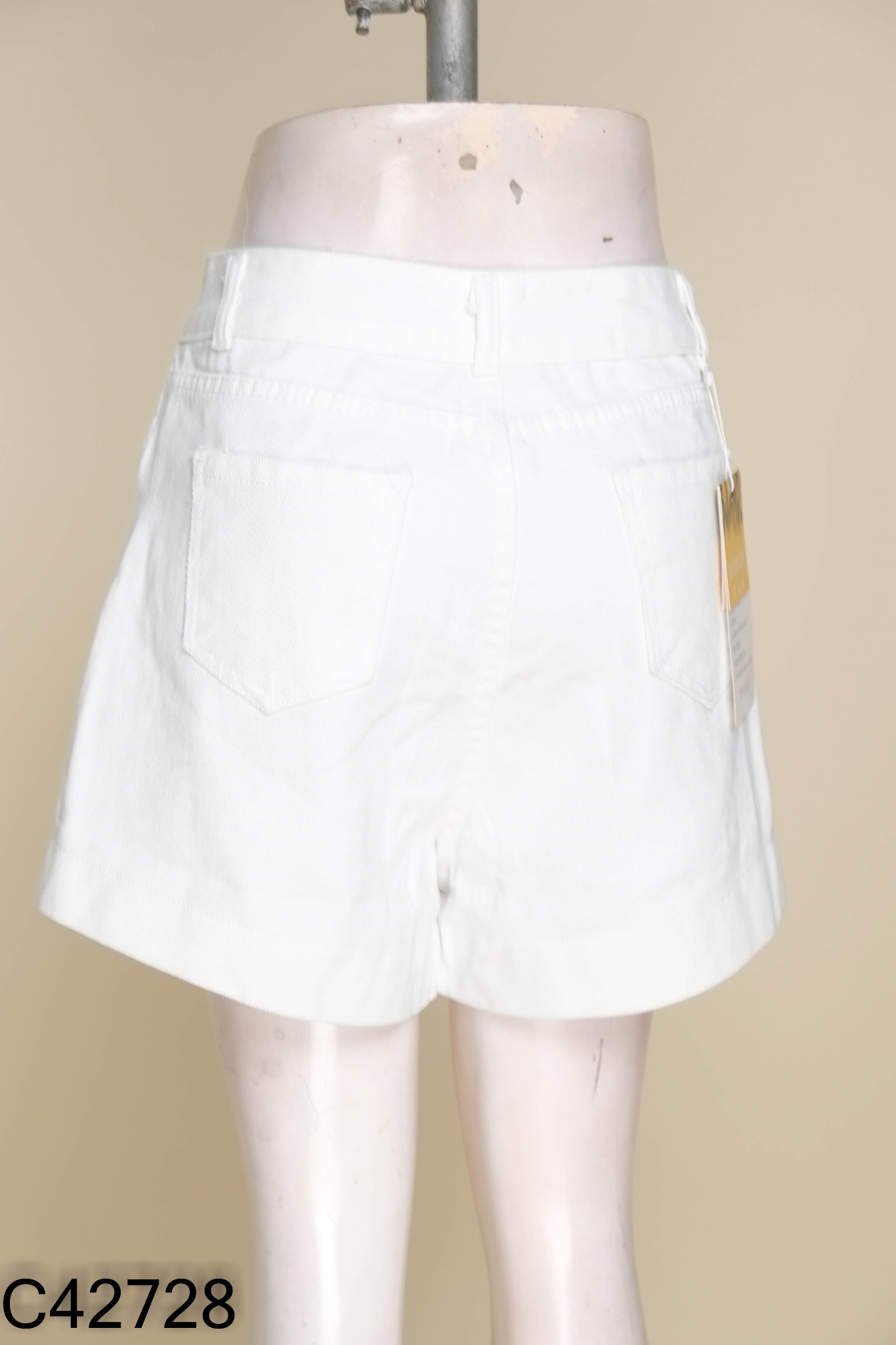 NEWTAG Quần shorts jeans trắng
