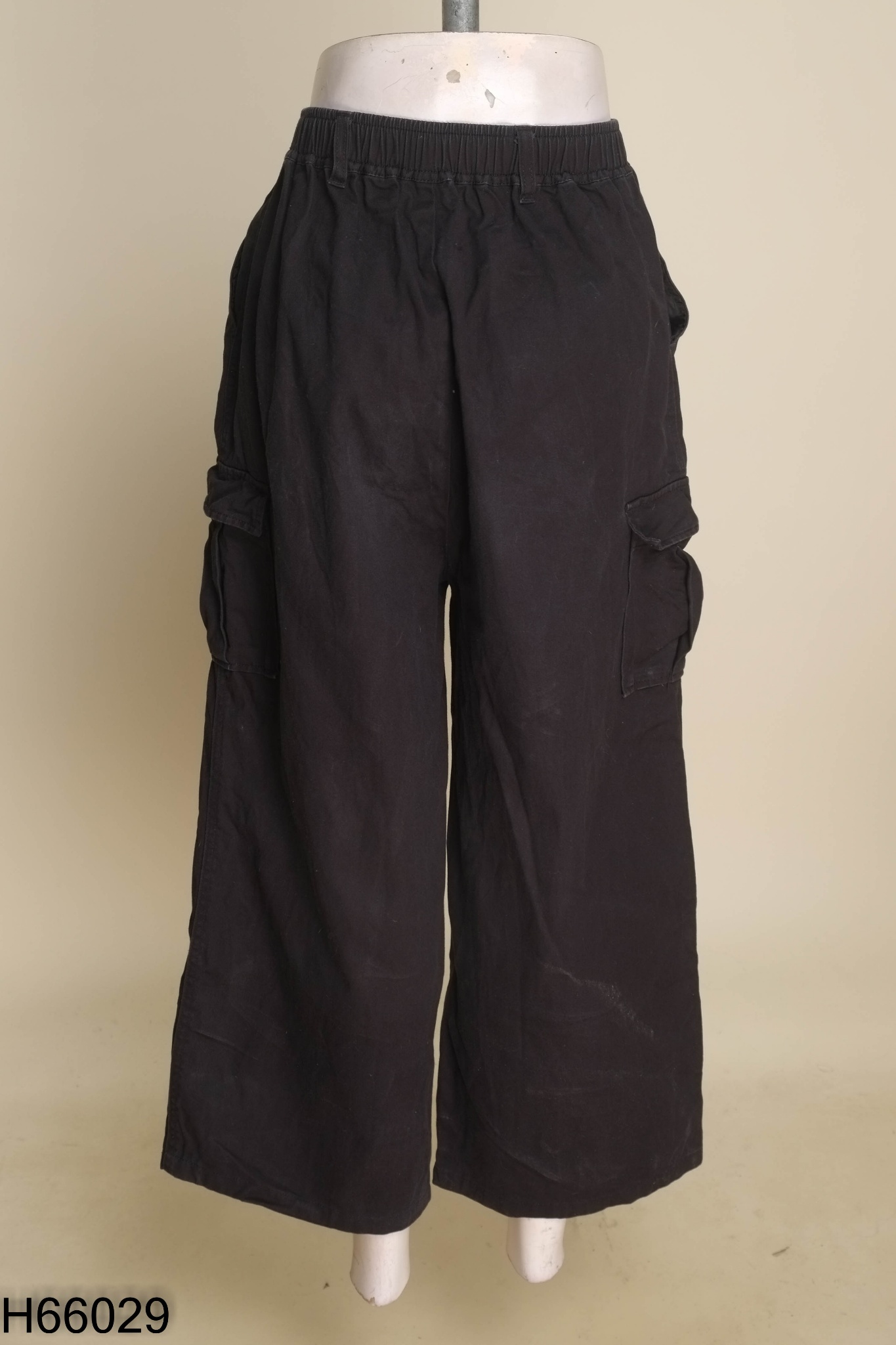 Quần kaki đen túi hộp