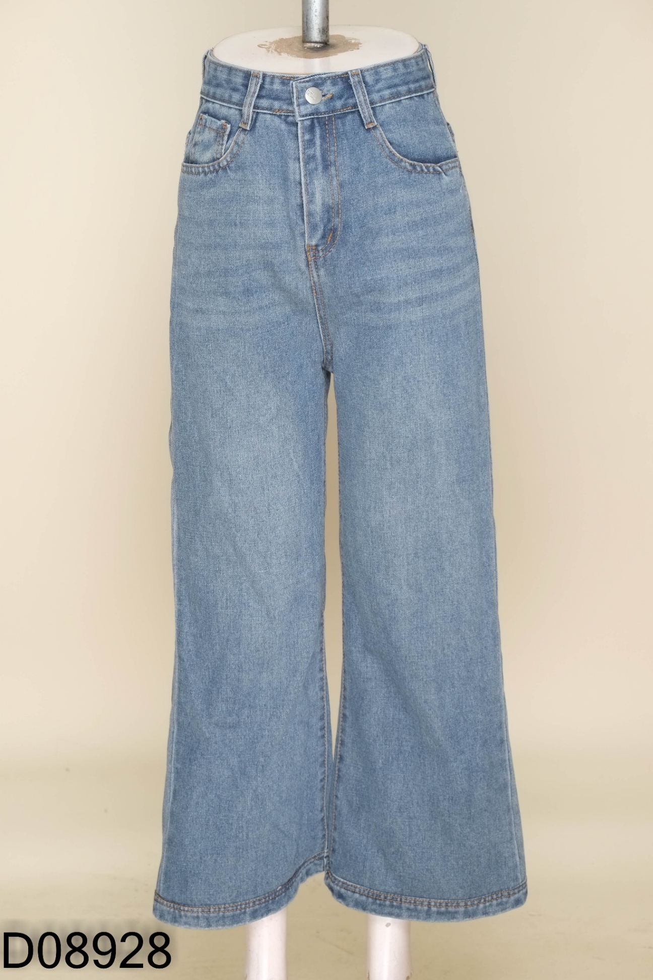 Quần jeans xanh ống rộng