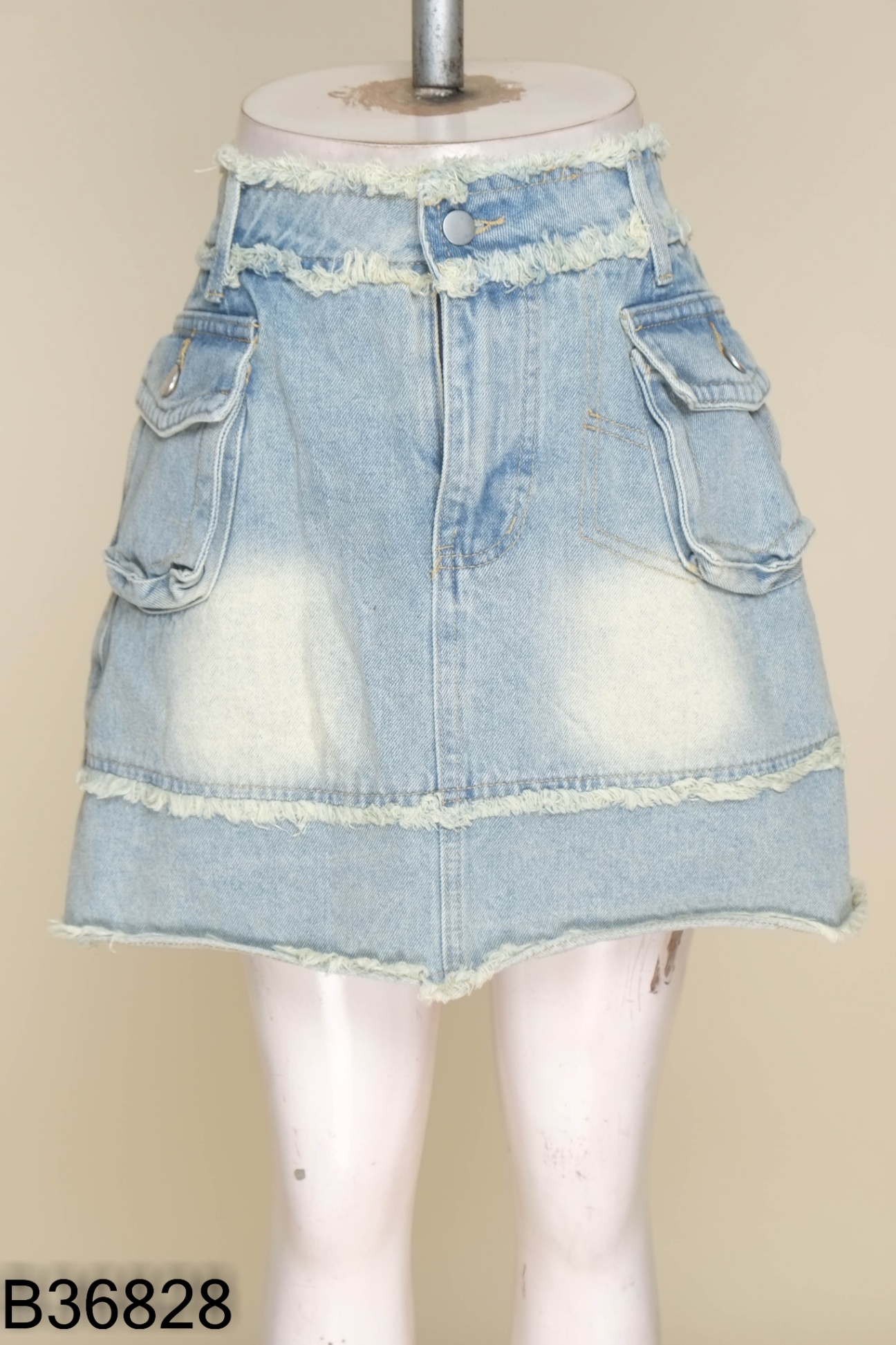 Chân váy jeans xanh viển tua rua