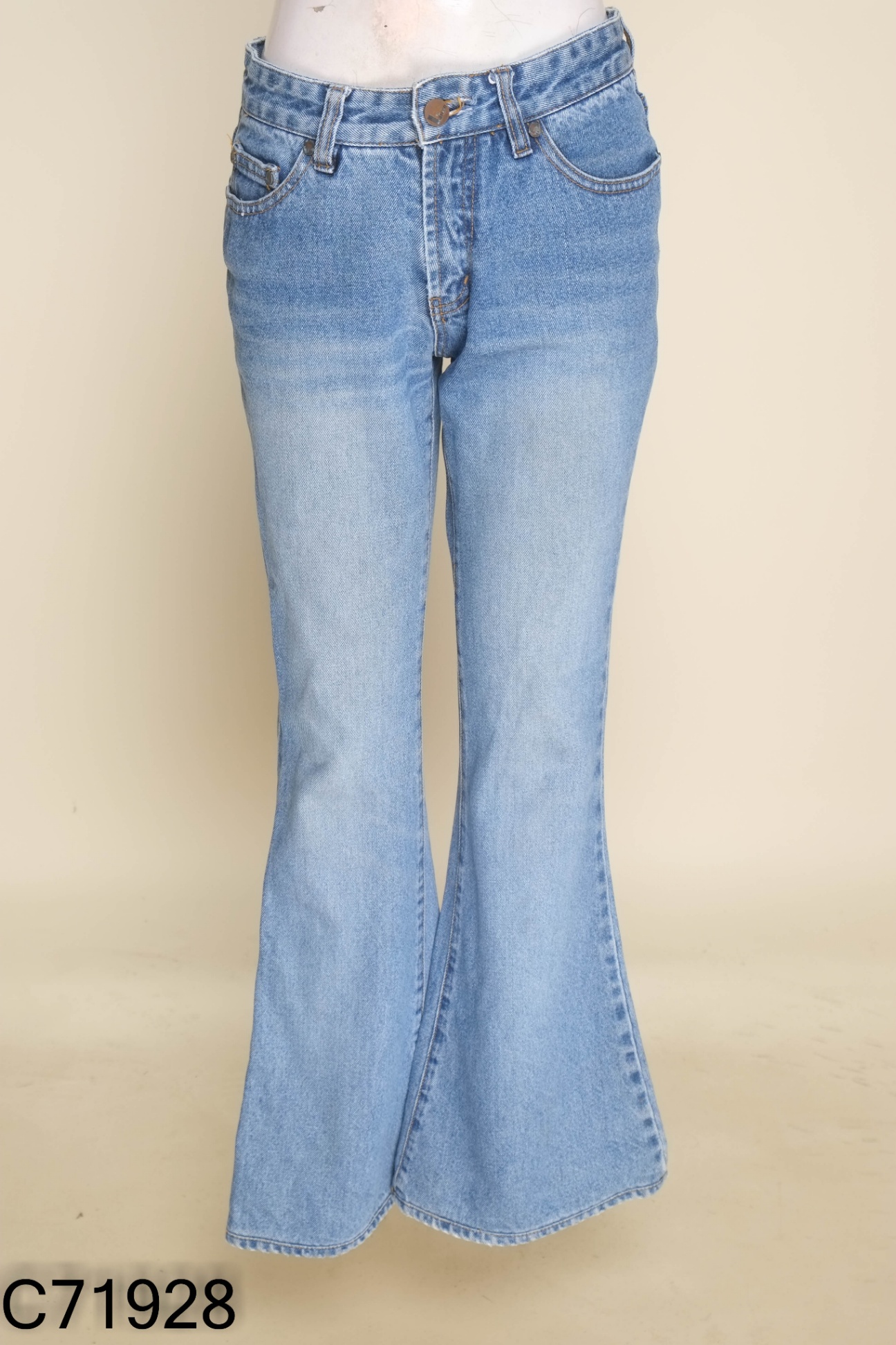 Quần jeans xanh trơn dáng loe