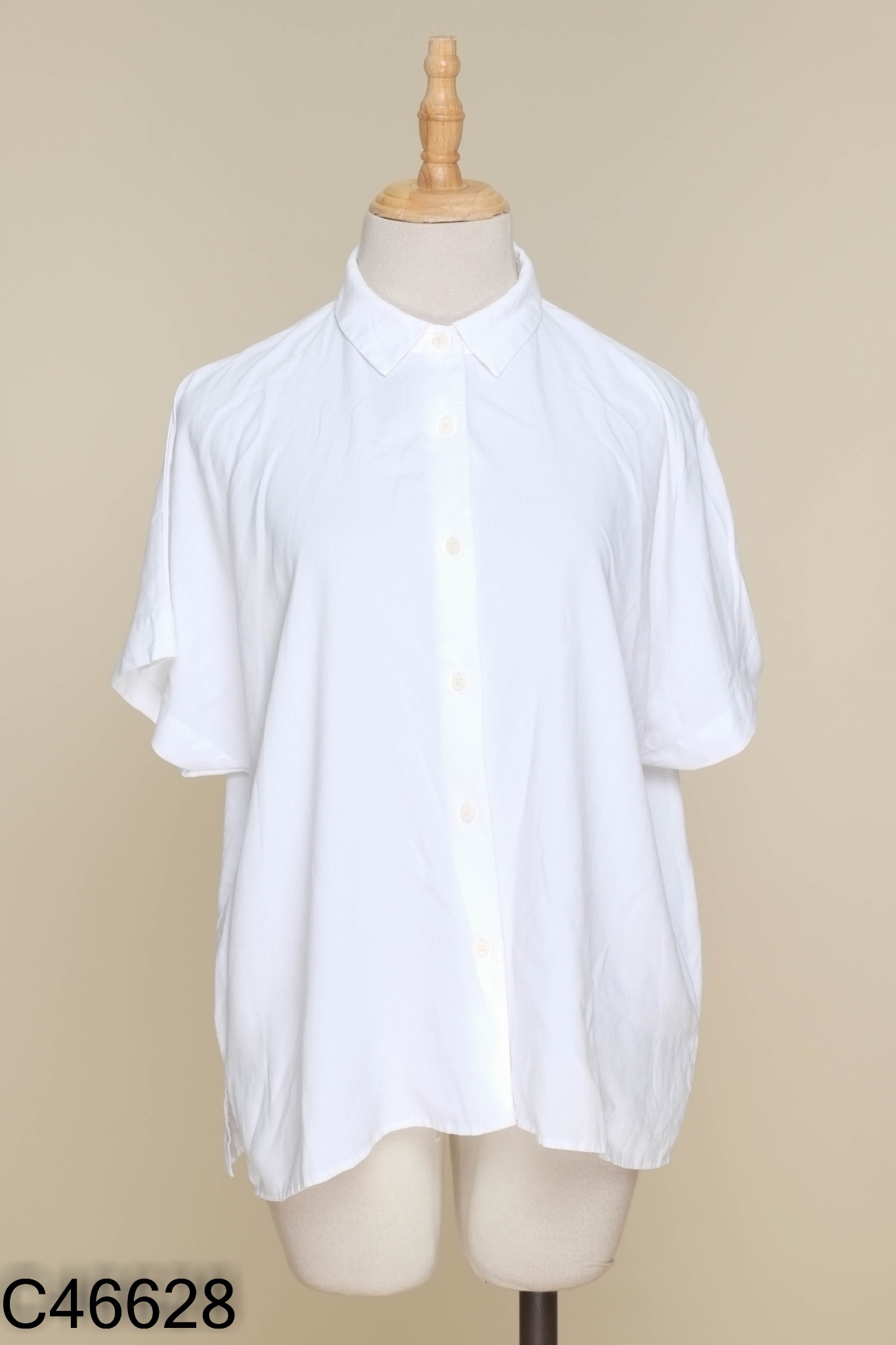 Áo UNIQLO sơ mi trắng