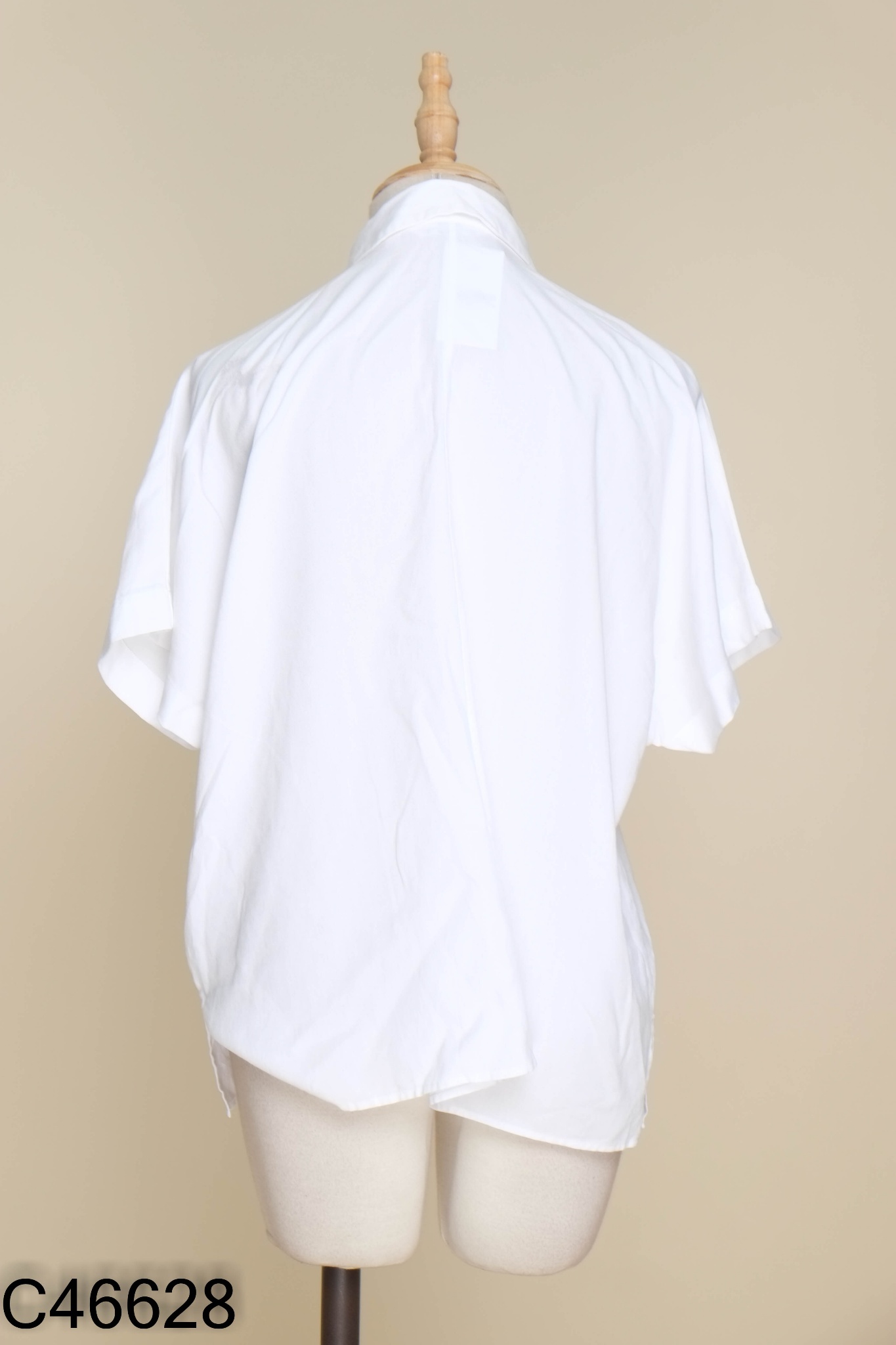 Áo UNIQLO sơ mi trắng