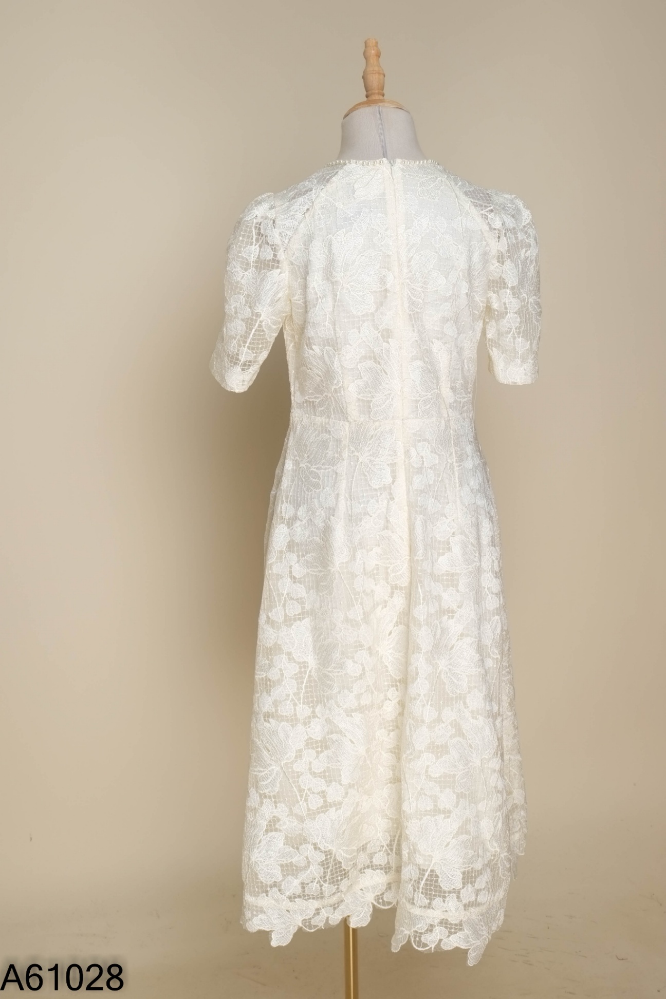 Váy ren be ROSE VU cổ viền ngọc