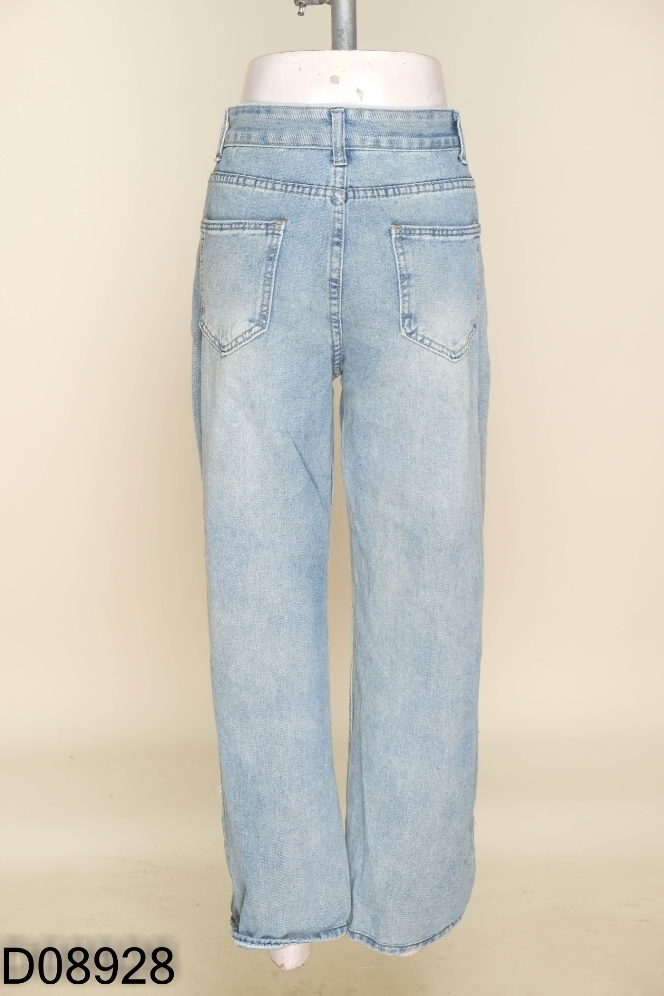 Quần jeans xanh đính ngọc