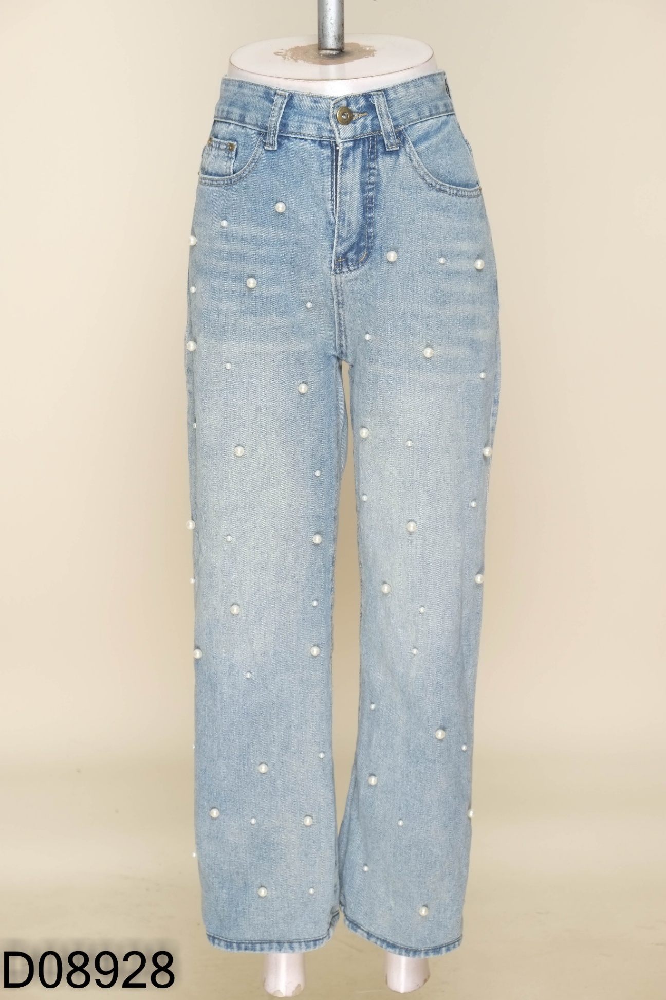 Quần jeans xanh đính ngọc