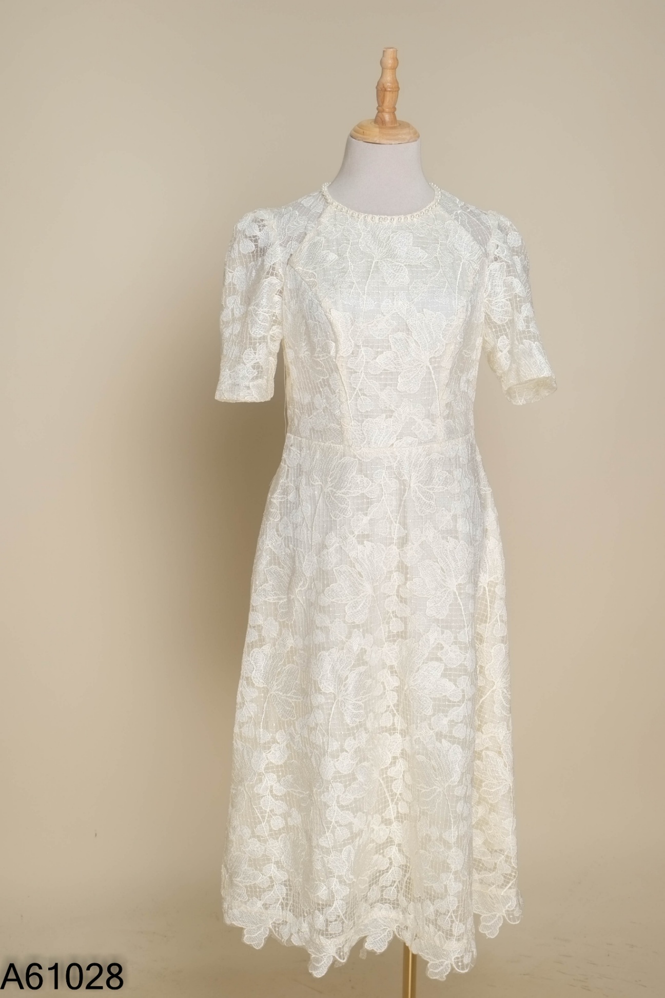 Váy ren be ROSE VU cổ viền ngọc