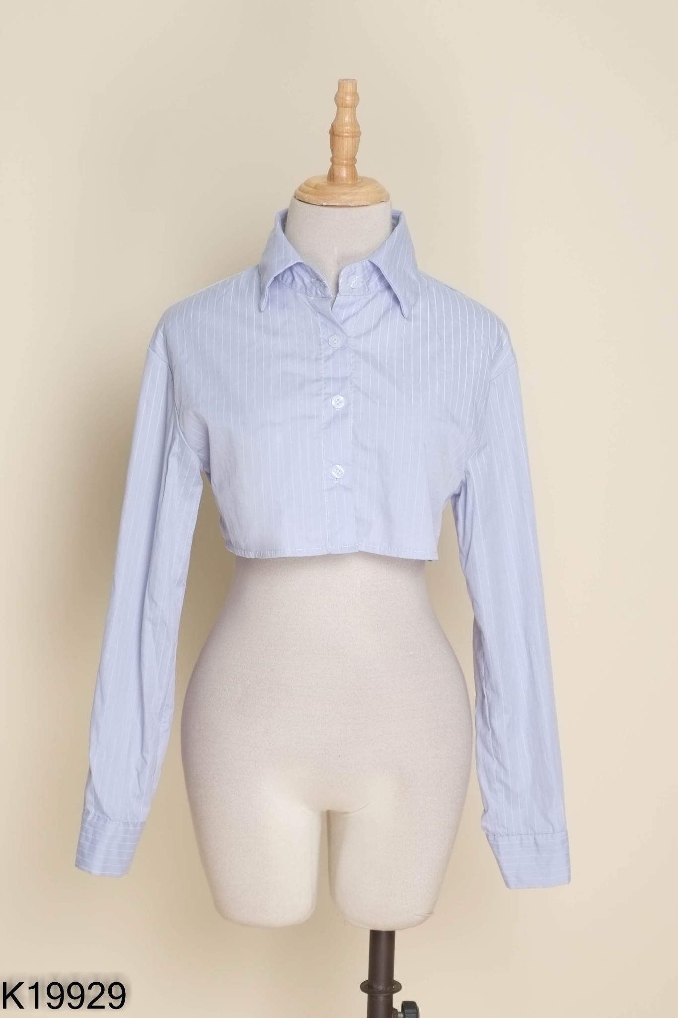 Áo croptop xanh kẻ dài tay