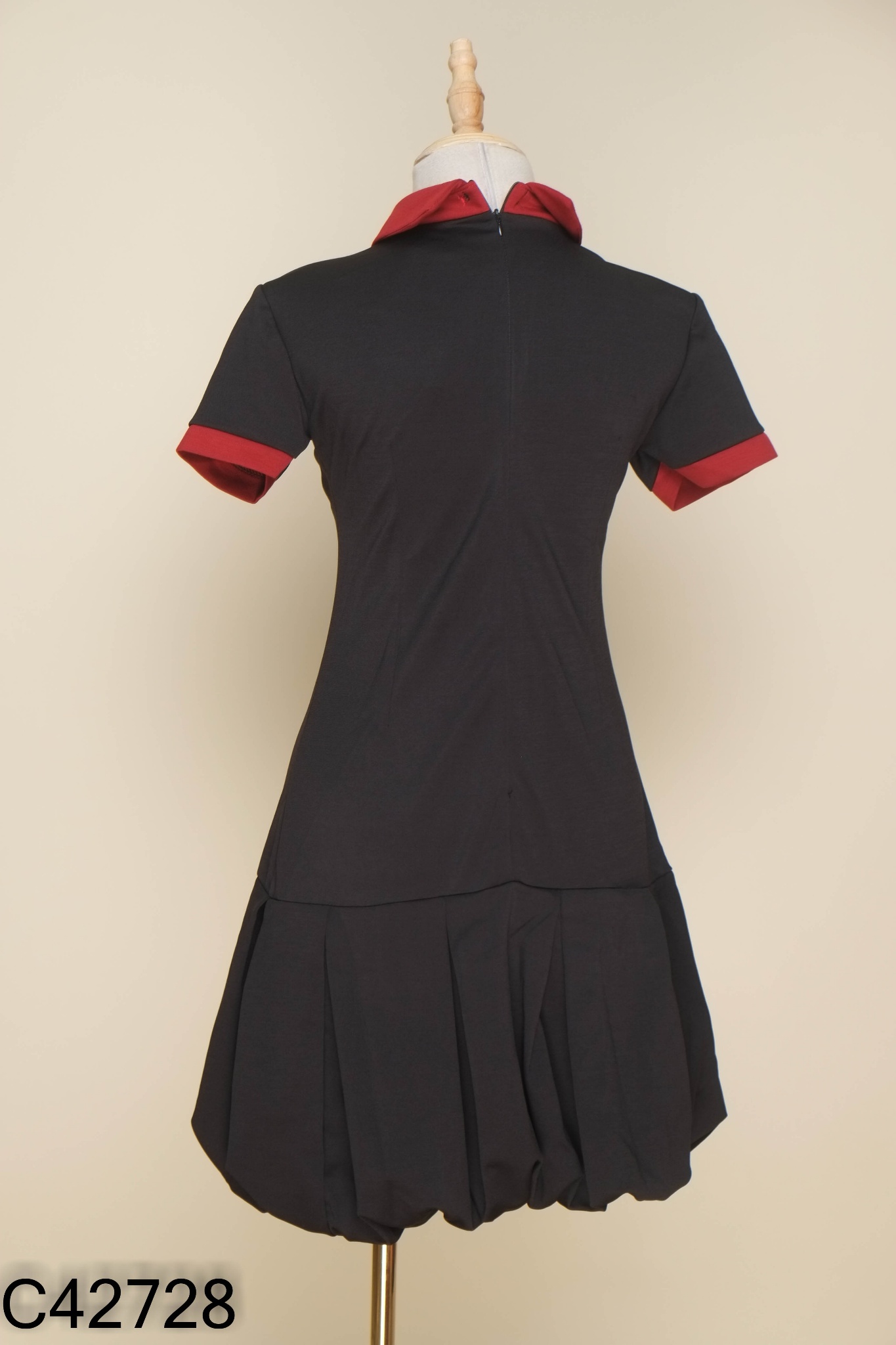 NEWTAG Váy polo đen phối đỏ