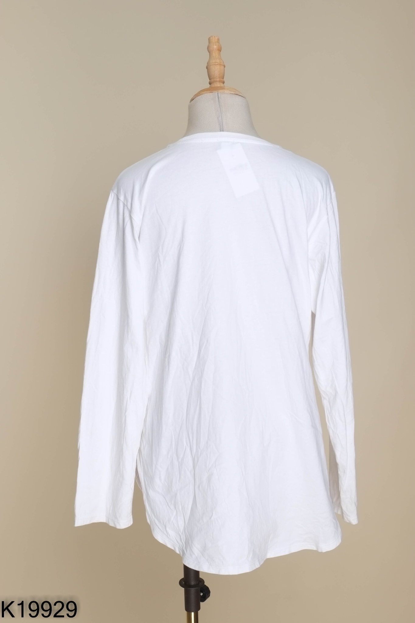 Áo UNIQLO trắng dài tay